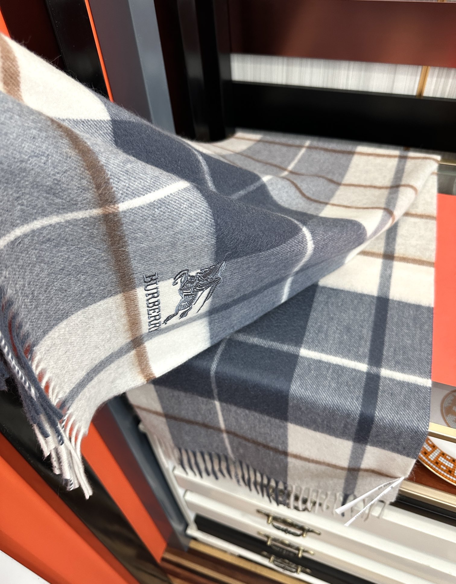 。85%山羊绒 2025 巴宝莉【刺绣战马】采用内蒙古顶级山羊绒 最新款男女通用情侣款👫重磅推荐💥 经典