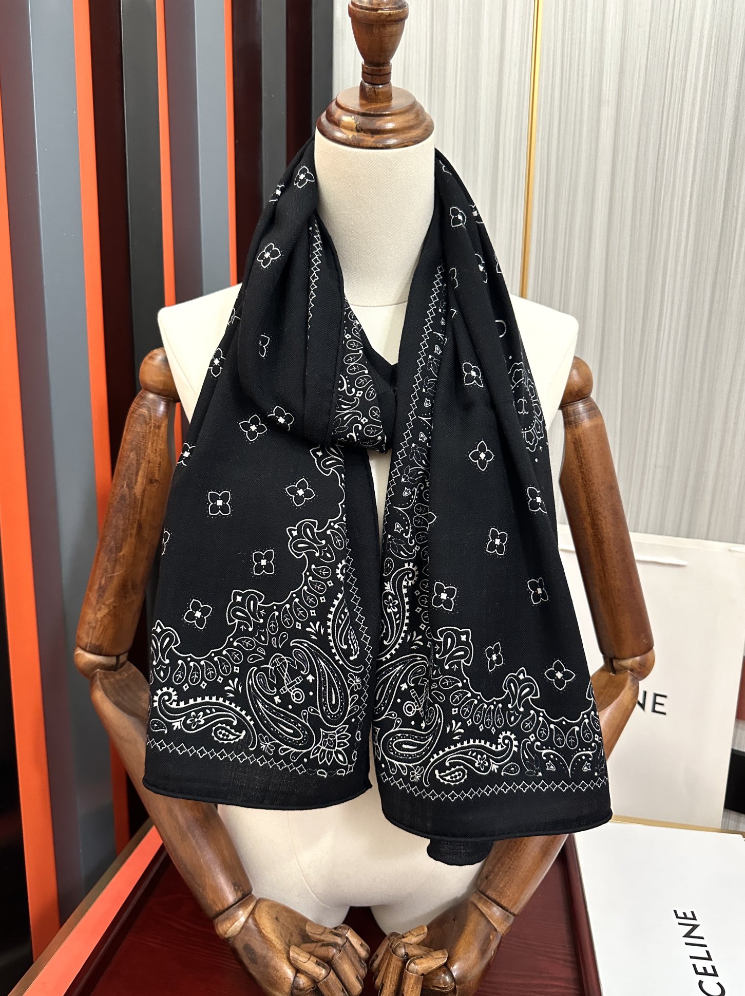 。赛琳 2025最新款【双面同色印花】[吃瓜]下手一定要快[嘴唇]四季都可以用[勾引]真心美的让人非常非