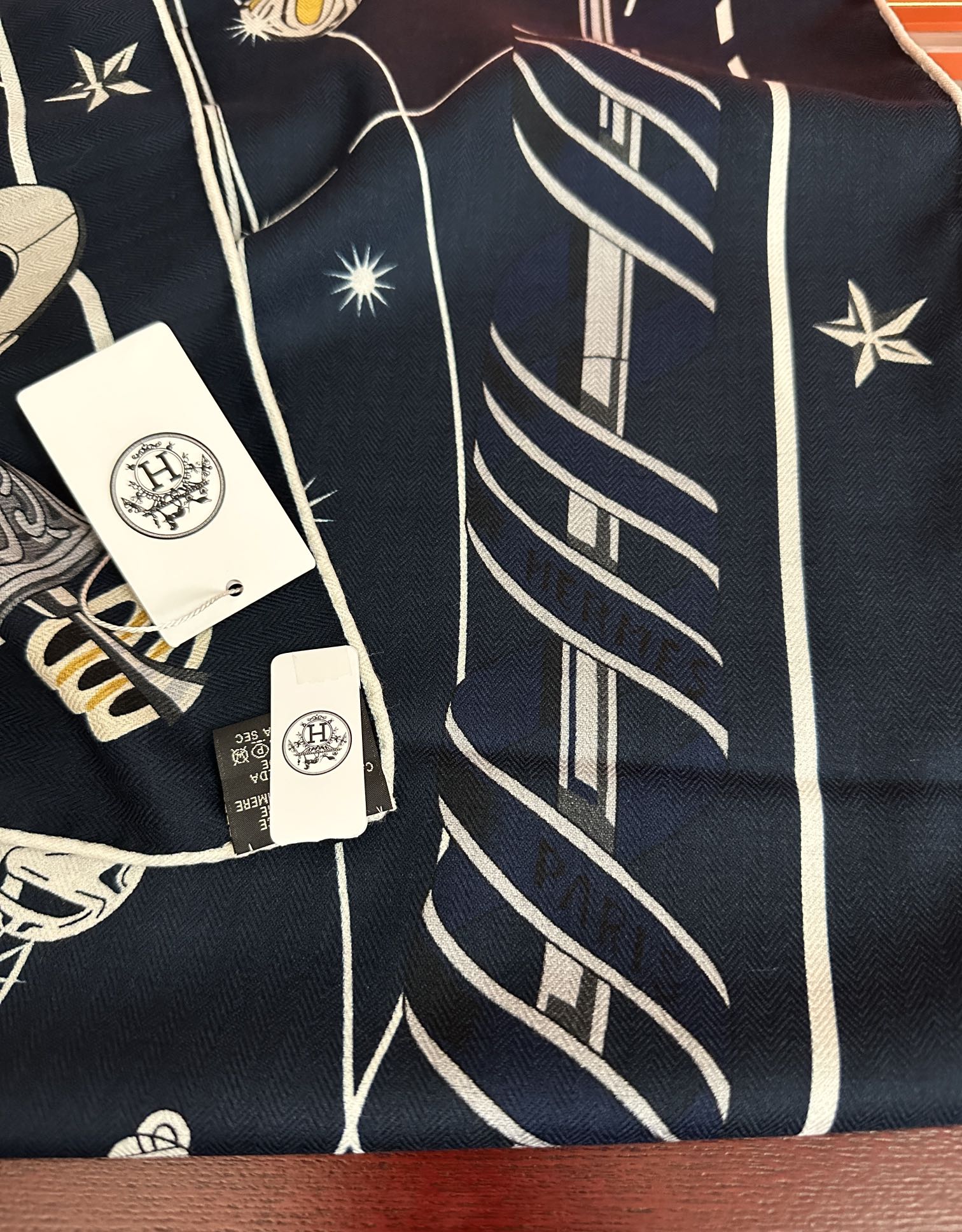 。新款 爱马仕 官网同步【星辰合唱曲】2025秋冬新款[爱心]新一季丝巾采购清单估计各位养马人们已经列好