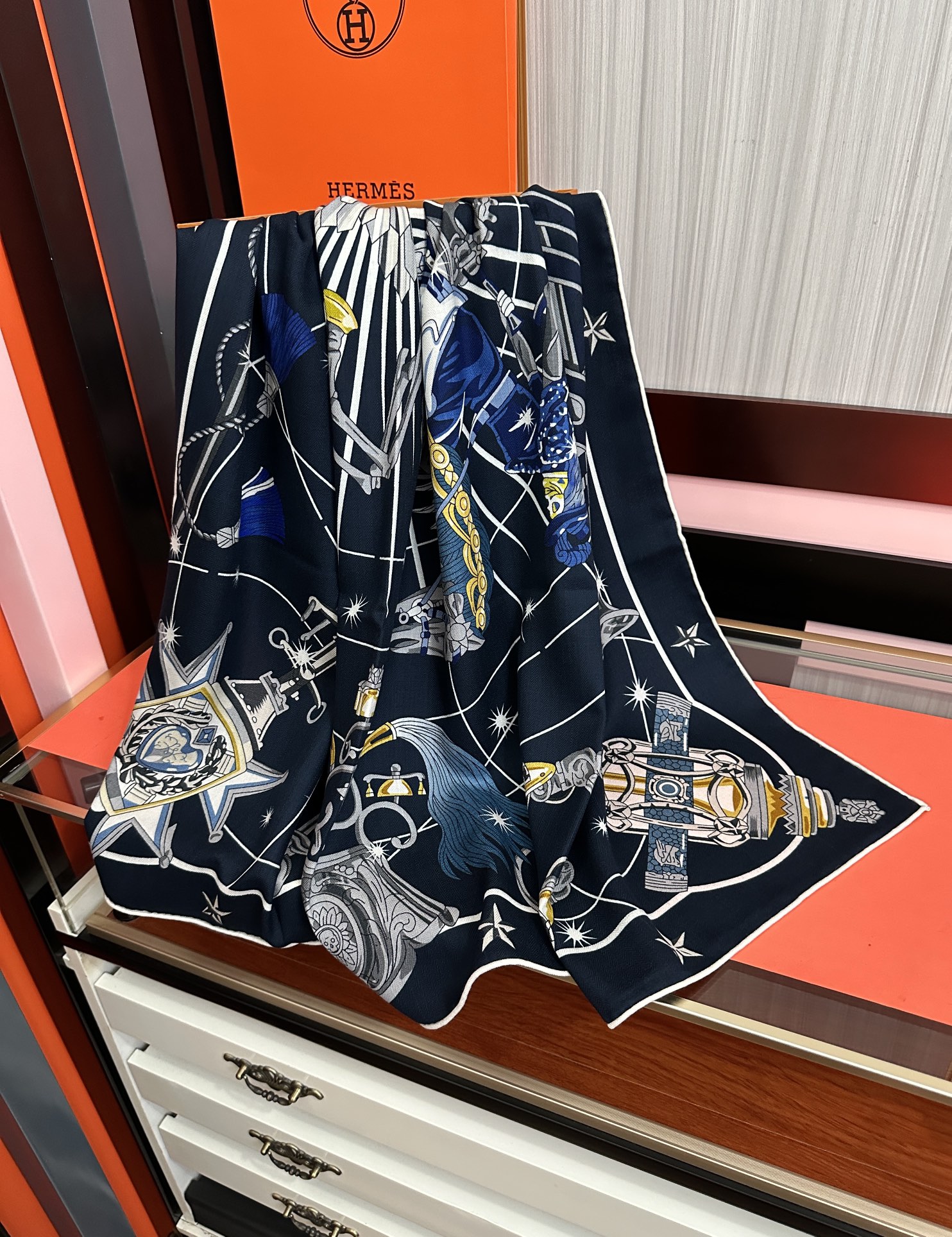 。新款 爱马仕 官网同步【星辰合唱曲】2025秋冬新款[爱心]新一季丝巾采购清单估计各位养马人们已经列好