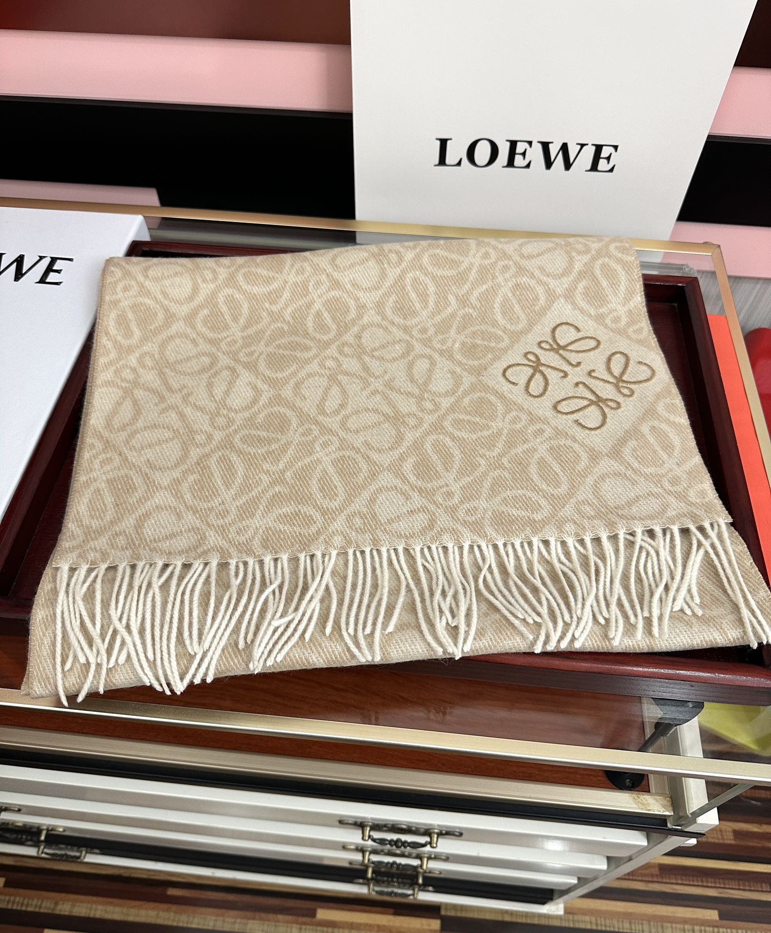 。罗意威2025 ZG最新款[庆祝] 棋盘格提花围巾[太阳]经典棋盘格矩阵设计高端设计[玫瑰] 不挑年龄