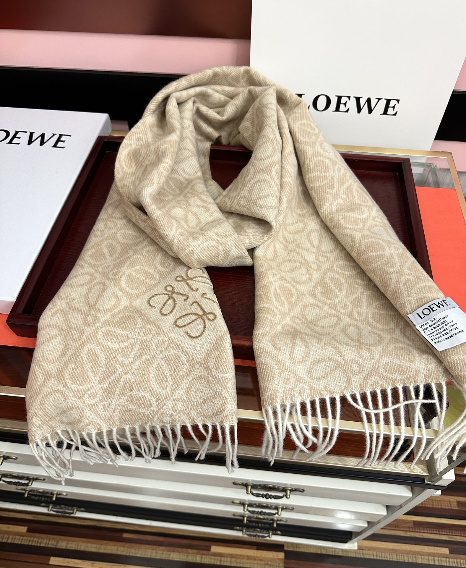 。罗意威2025 ZG最新款[庆祝] 棋盘格提花围巾[太阳]经典棋盘格矩阵设计高端设计[玫瑰] 不挑年龄