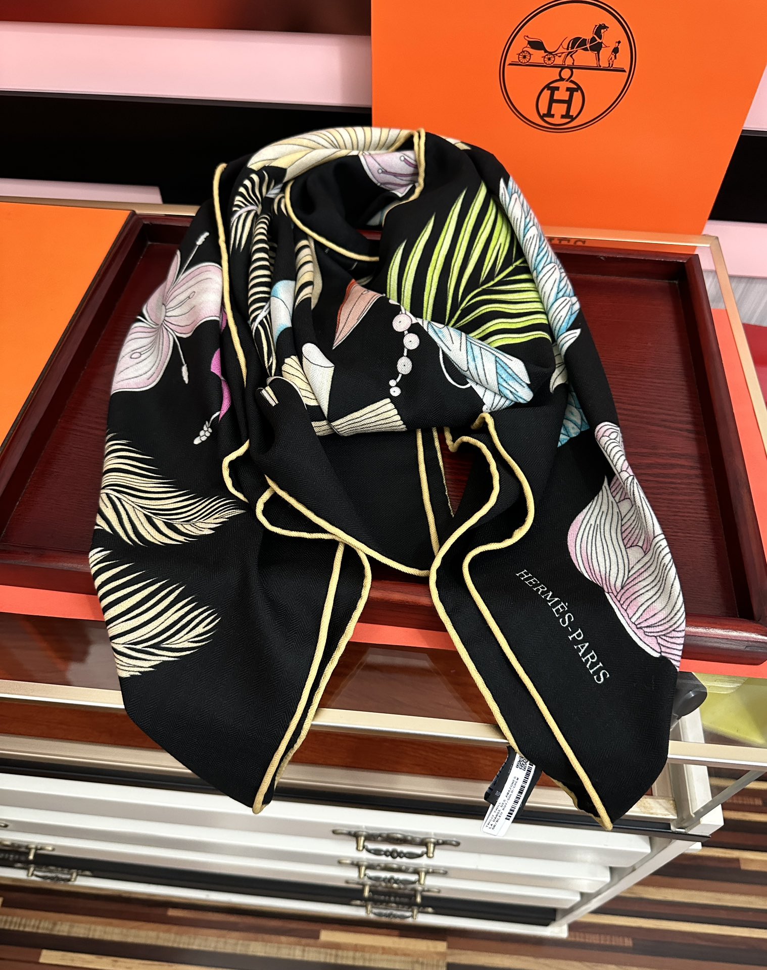 新款。2010爱马仕 ZG同步【菠萝🍍图案】[太阳]我就不推荐了回头分享一下部分复刻款的老款信息资料供大