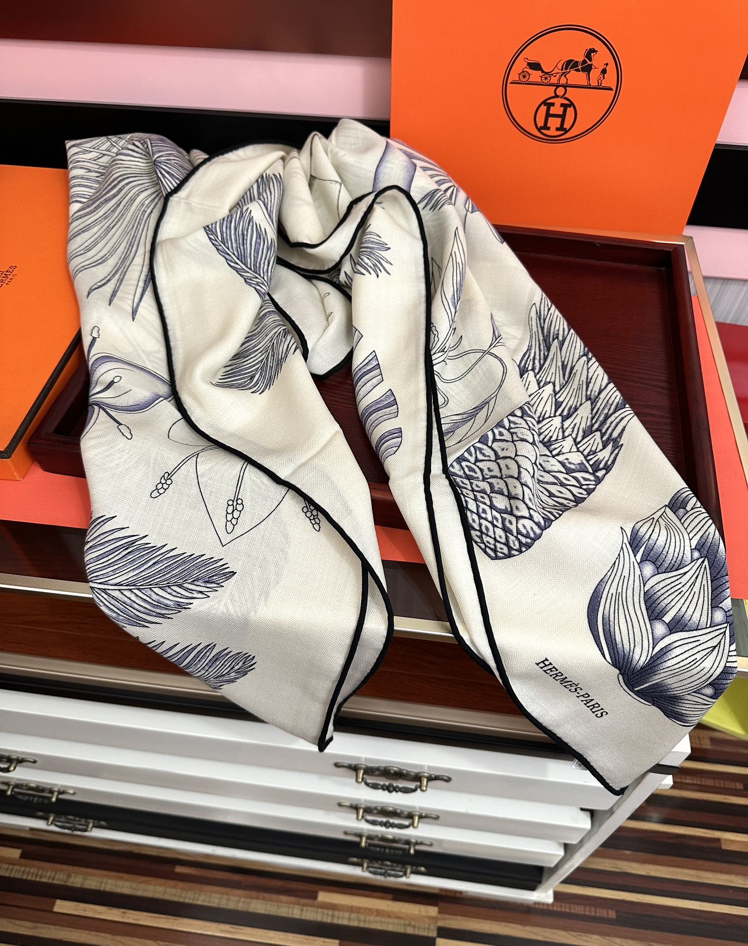 新款。2010爱马仕 ZG同步【菠萝🍍图案】[太阳]我就不推荐了回头分享一下部分复刻款的老款信息资料供大