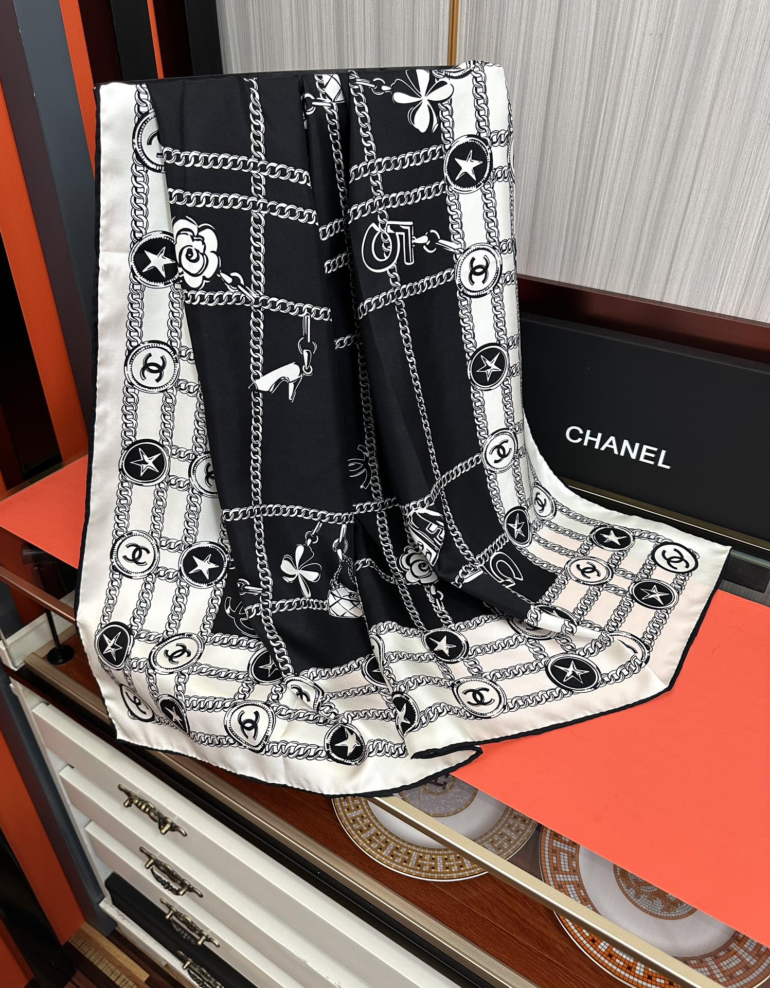 。双面同色 香奈儿18姆米 高版本👍2025春夏新款[庆祝]香奶奶永远都是比较经典[發]围上秒变高级女神