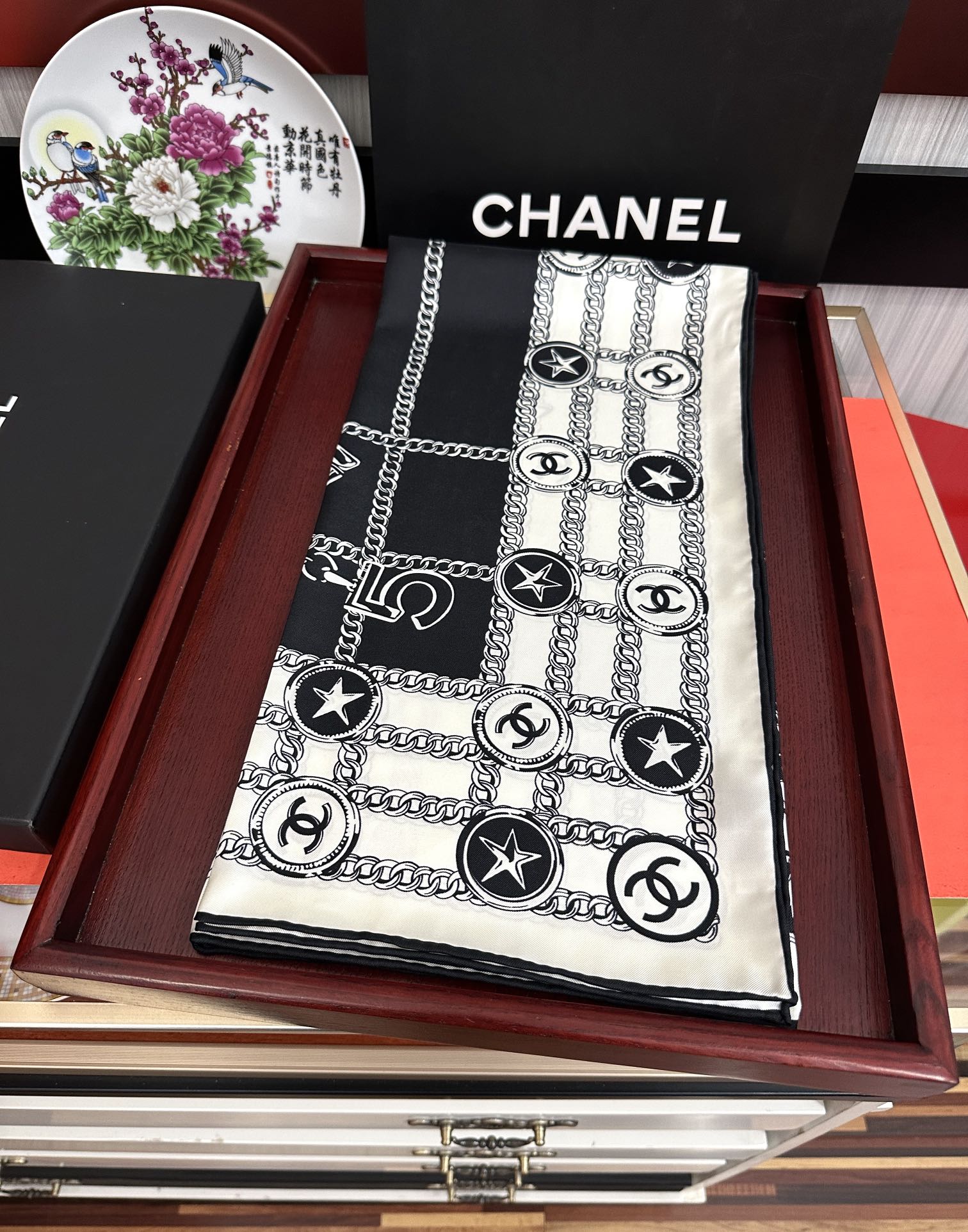 。双面同色 香奈儿18姆米 高版本👍2025春夏新款[庆祝]香奶奶永远都是比较经典[發]围上秒变高级女神