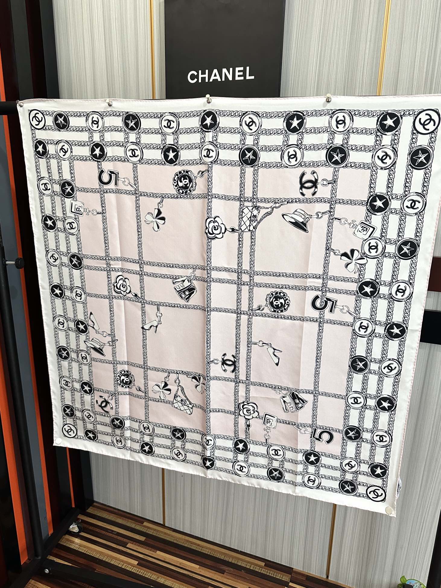 。双面同色 香奈儿18姆米 高版本👍2025春夏新款[庆祝]香奶奶永远都是比较经典[發]围上秒变高级女神