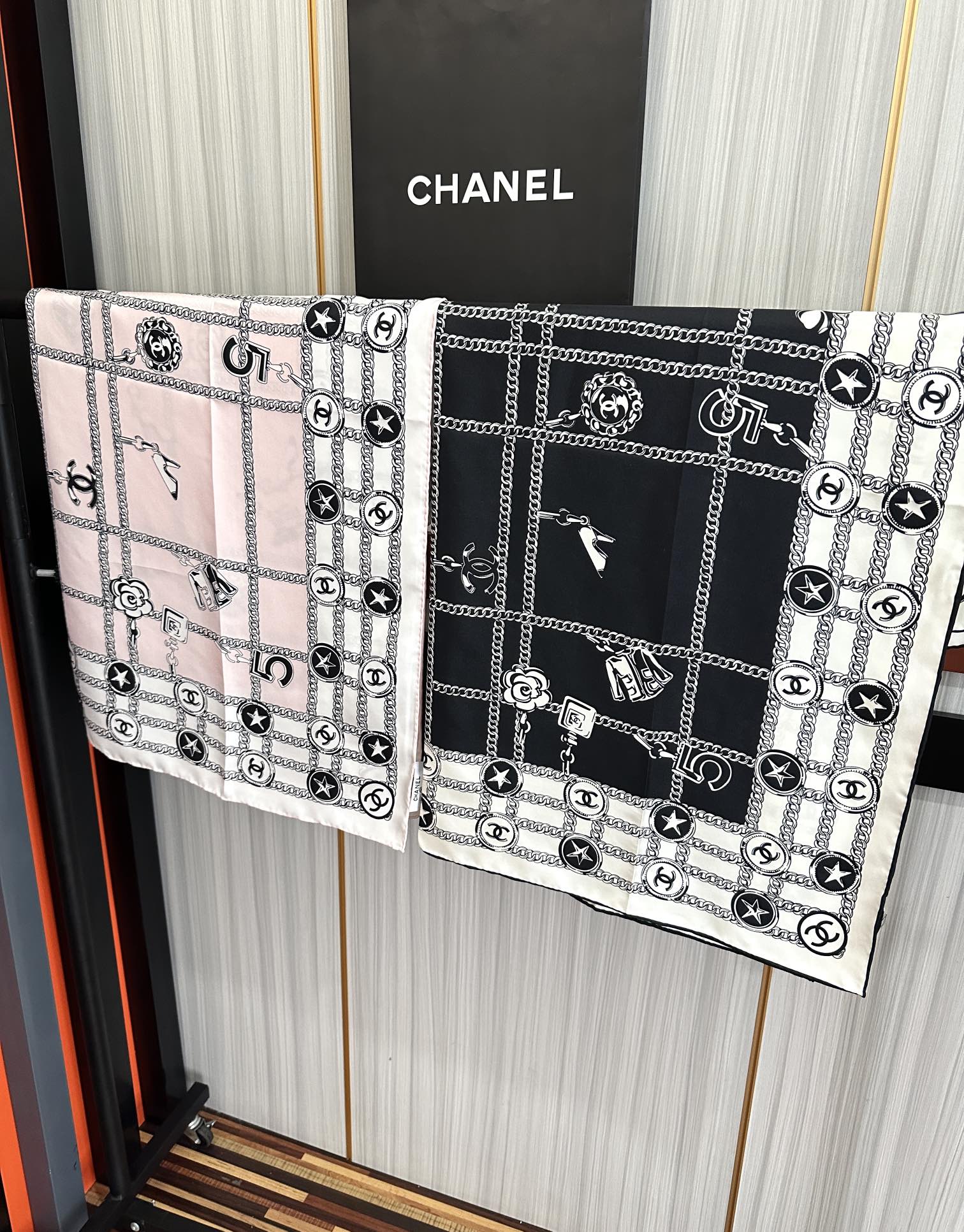 。双面同色 香奈儿18姆米 高版本👍2025春夏新款[庆祝]香奶奶永远都是比较经典[發]围上秒变高级女神