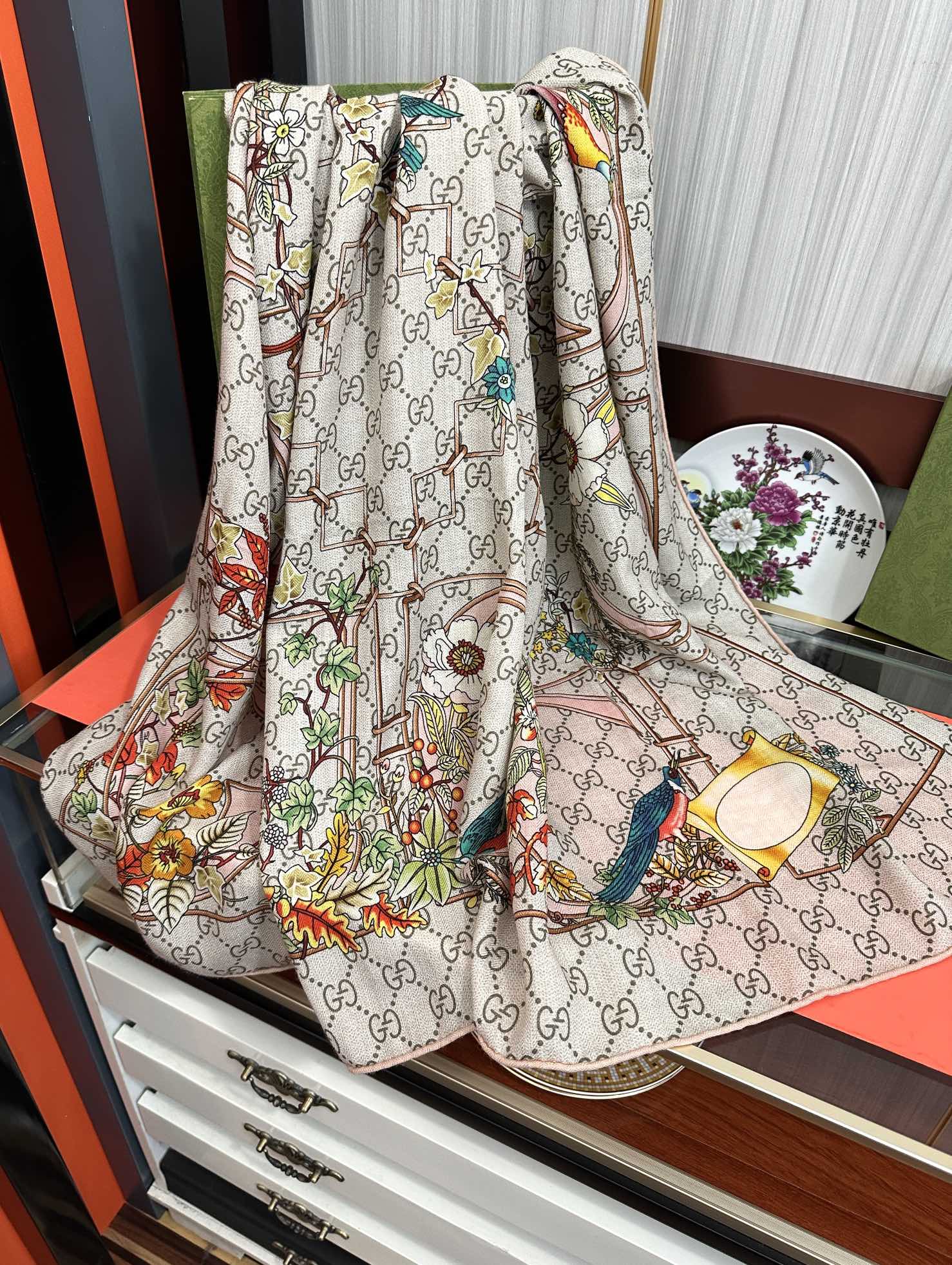 爆款。古奇 【GG图案双面同色】永远流行[礼物]~新一季的面料超高级，真心超级柔软，丝丝顺滑[太阳]韧性