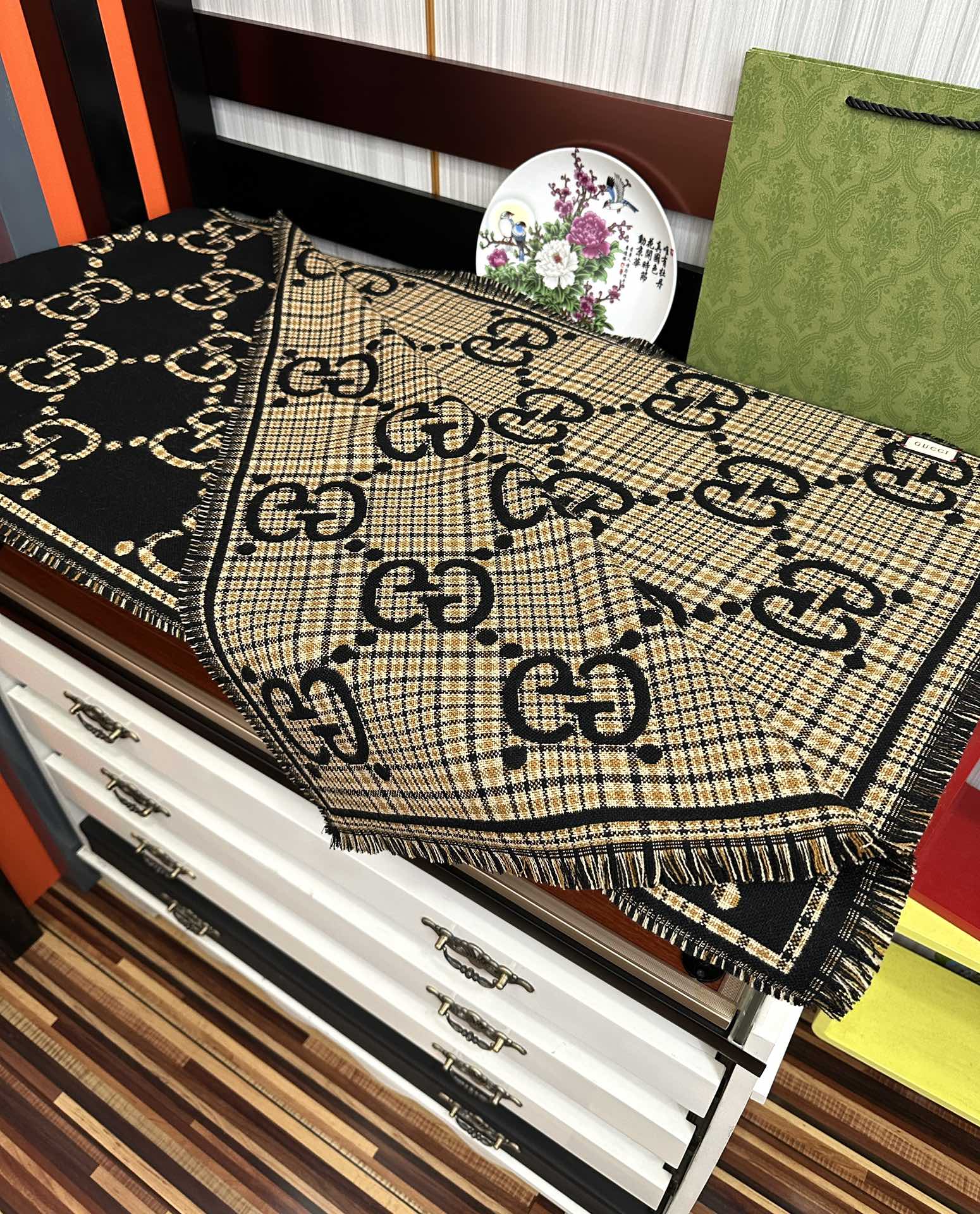 。【高品质】古驰 格纹大G羊毛围巾🧣又是一个秋冬王炸单品[礼物]经典GG图案是品牌在30年代开始使用的标
