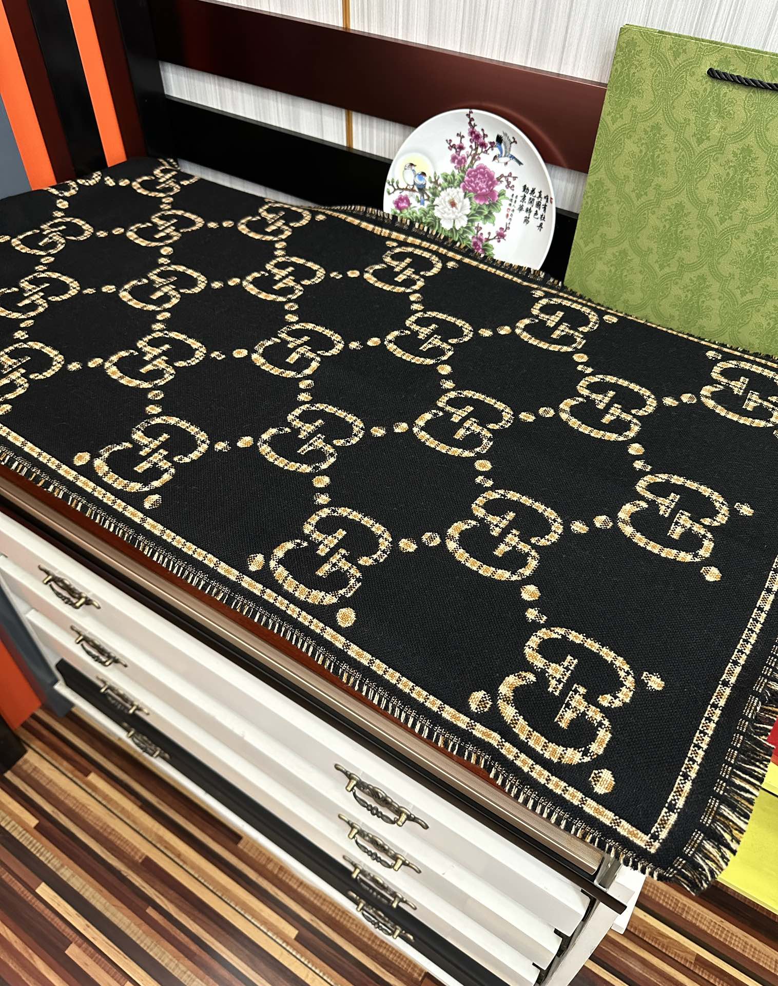 。【高品质】古驰 格纹大G羊毛围巾🧣又是一个秋冬王炸单品[礼物]经典GG图案是品牌在30年代开始使用的标