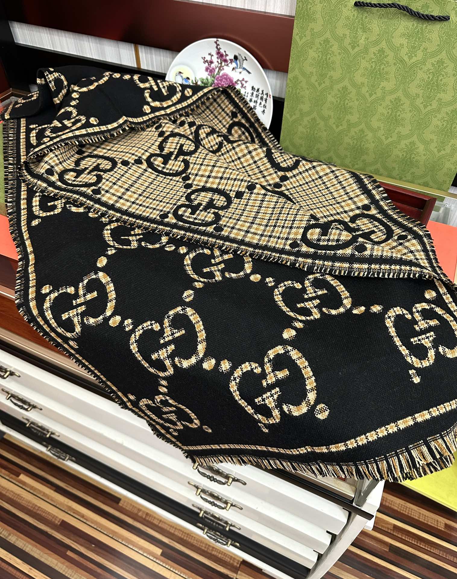 。【高品质】古驰 格纹大G羊毛围巾🧣又是一个秋冬王炸单品[礼物]经典GG图案是品牌在30年代开始使用的标