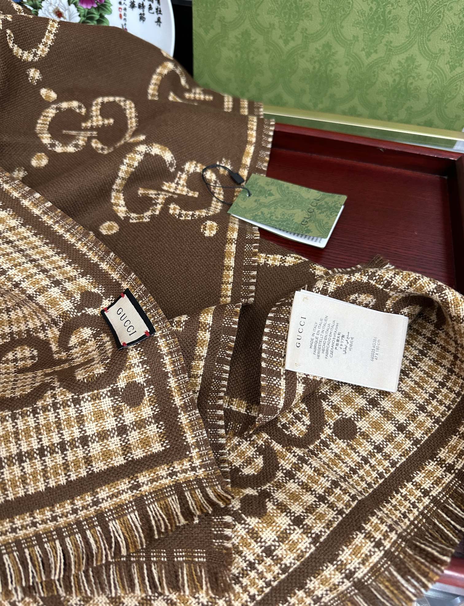 。【高品质】古驰 格纹大G羊毛围巾🧣又是一个秋冬王炸单品[礼物]经典GG图案是品牌在30年代开始使用的标