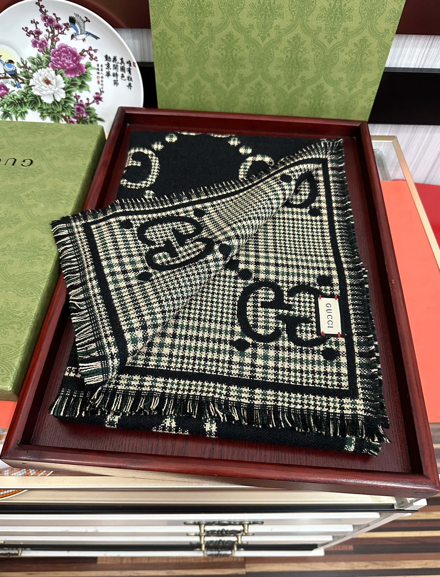 。【高品质】古驰 格纹大G羊毛围巾🧣又是一个秋冬王炸单品[礼物]经典GG图案是品牌在30年代开始使用的标
