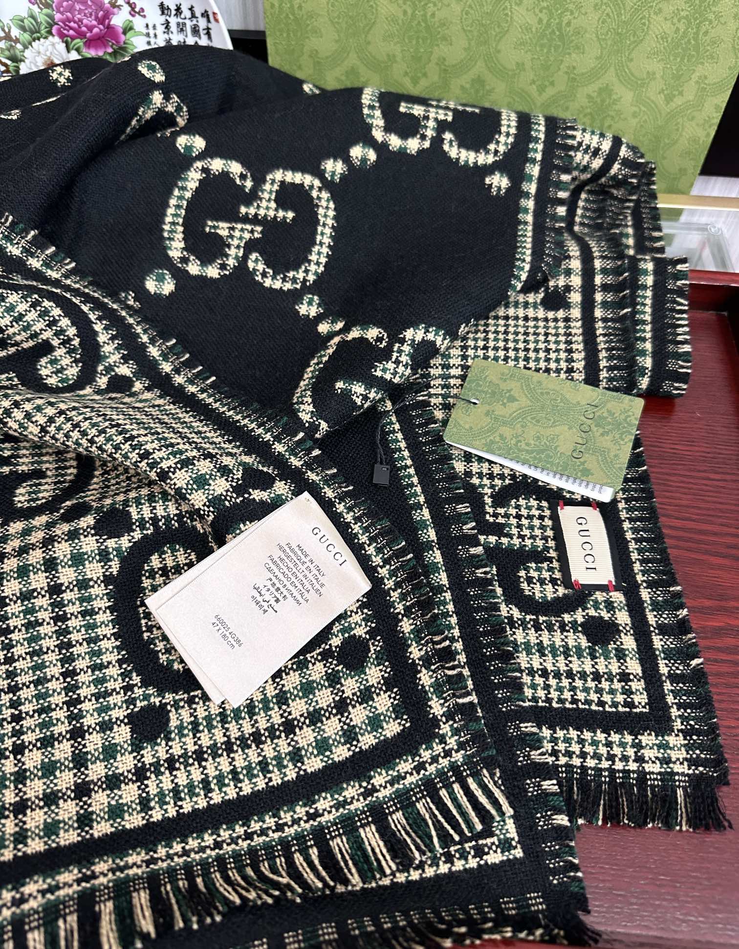 。【高品质】古驰 格纹大G羊毛围巾🧣又是一个秋冬王炸单品[礼物]经典GG图案是品牌在30年代开始使用的标