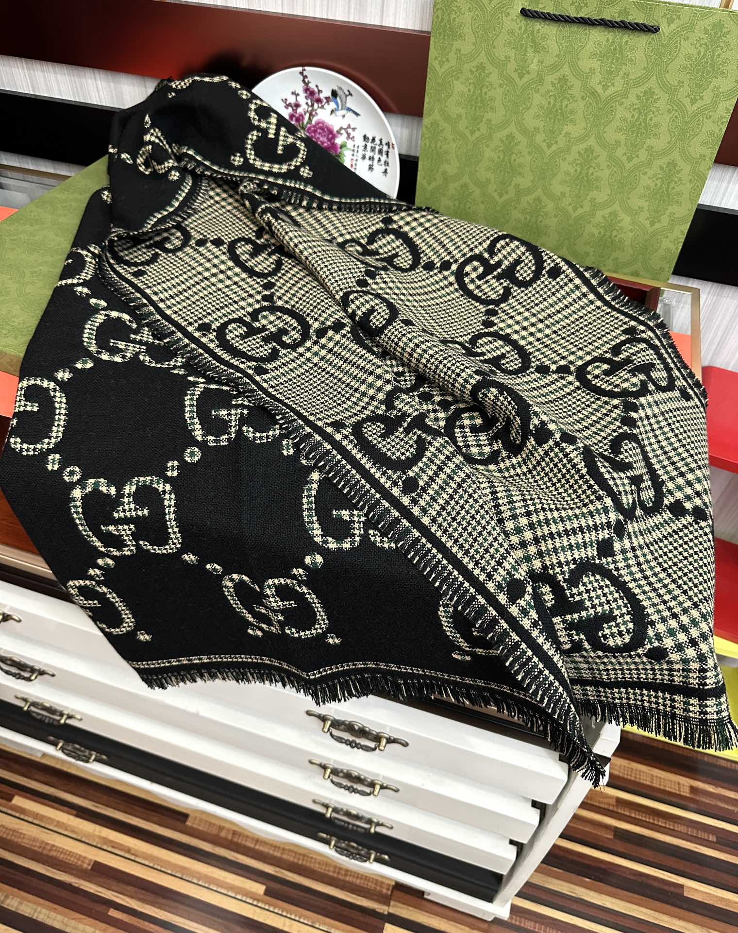 。【高品质】古驰 格纹大G羊毛围巾🧣又是一个秋冬王炸单品[礼物]经典GG图案是品牌在30年代开始使用的标