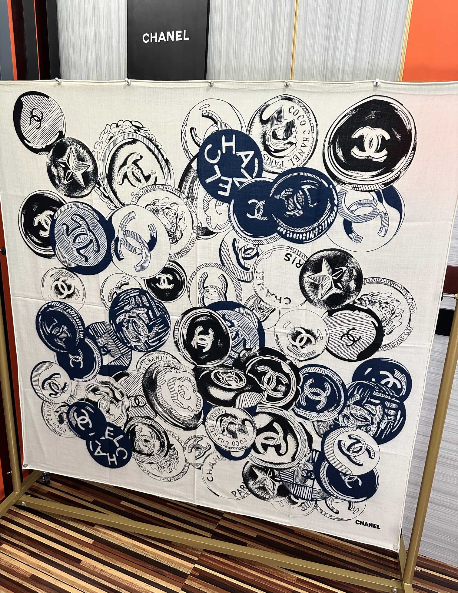 。香奈儿 【双面同色】经典双C优雅Coco风[礼物]~气质到骨子里[色]香奶奶新一季的面料超高级，真心超