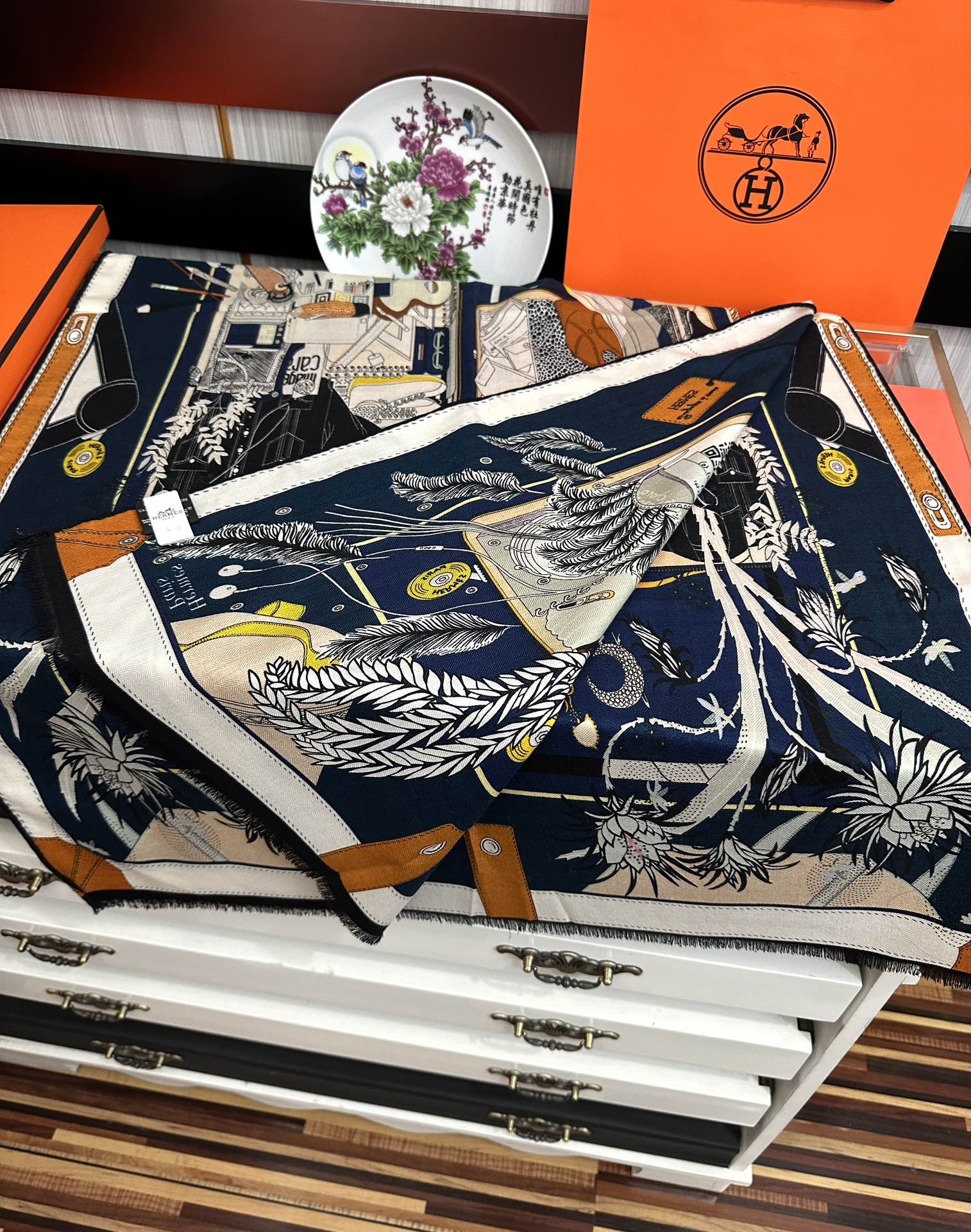 。2010 新款爱马仕。【双面同色】太美了[吃瓜]下手一定要快[嘴唇]四季都可以用[勾引]真心美的让人非