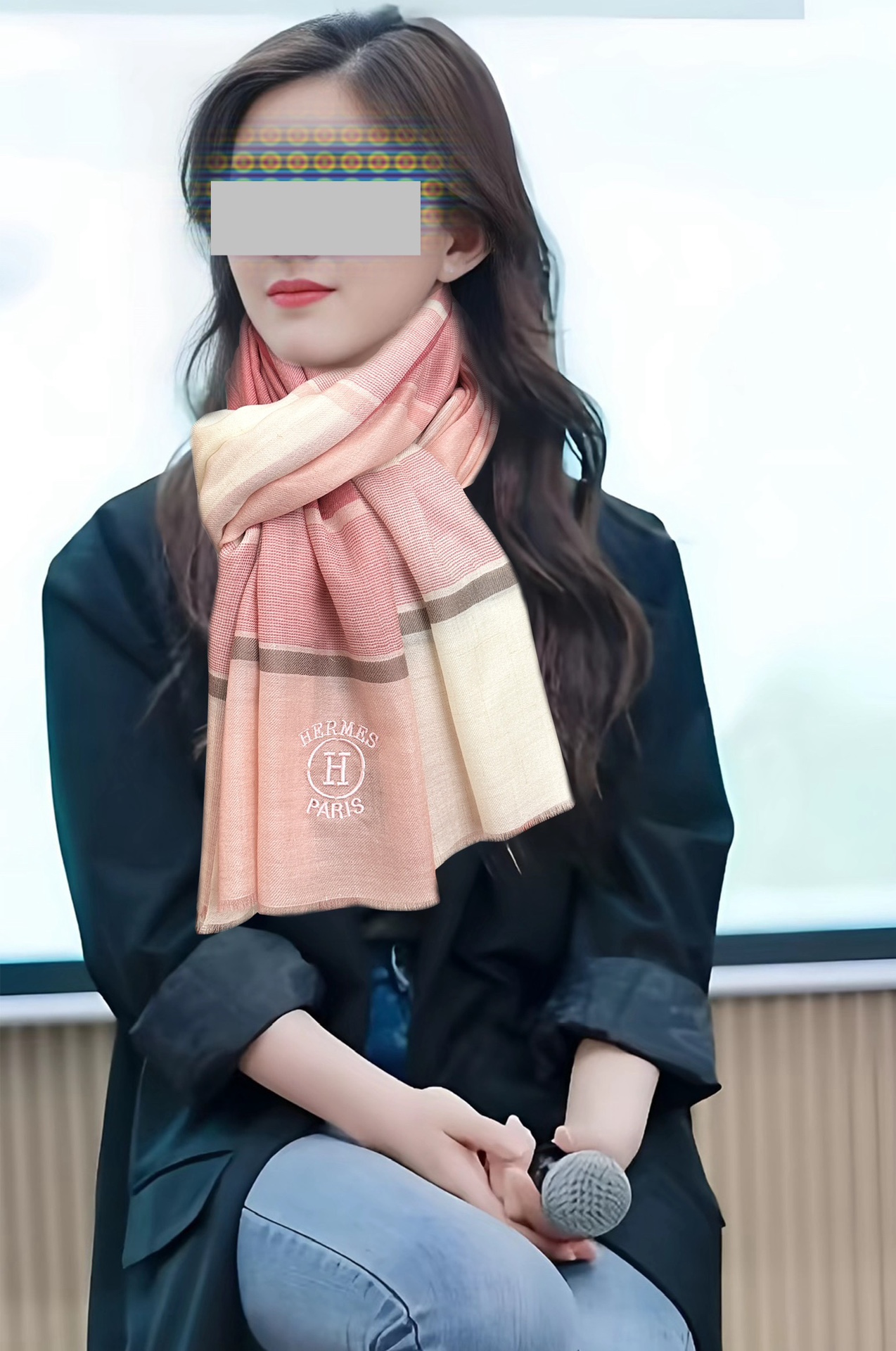 上新。2010 爱马仕👍重磅推荐🎀太美了👓火爆款，人人都喜欢💕时潮人都有好几条巴家围巾放在衣橱，🧣换条围