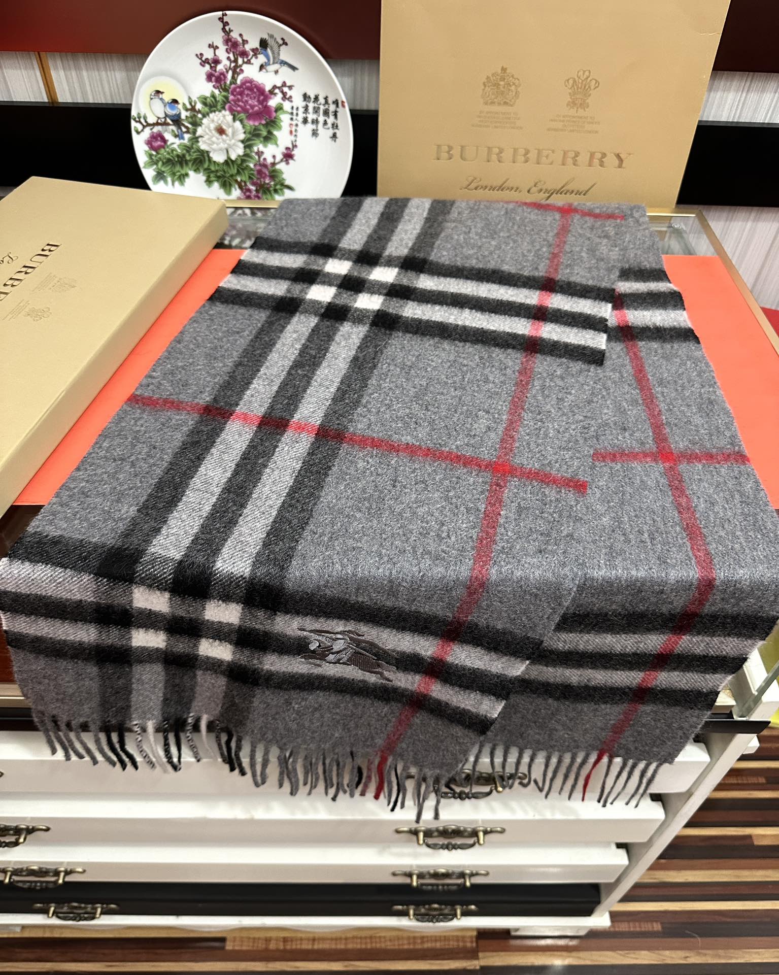 。85%羊绒 巴宝莉2025情侣款最爆款【采用内蒙古山羊绒】🎉男女士情侣款👫围巾‼️太美了😎让人耳目一新