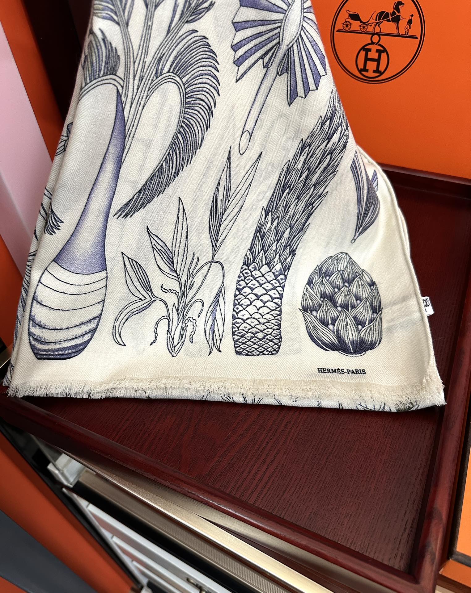 。爱马仕 太美了[吃瓜]下手一定要快[嘴唇]四季都可以用[勾引]真心美的让人非常非上身效果简直美翻了 品