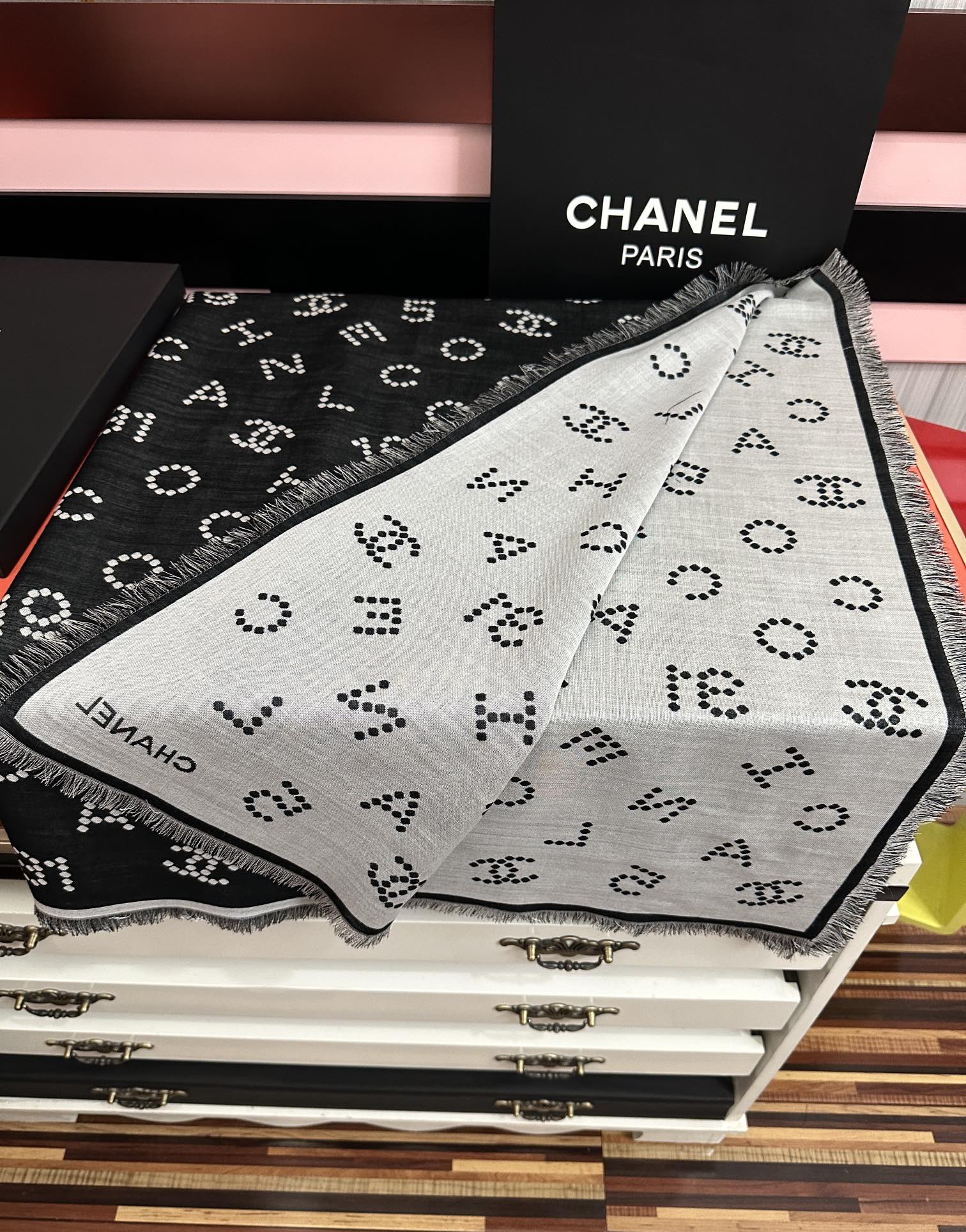 高版本 顶级品质 香奈儿❤️珍珠logo经典茶花优雅Coco风[礼物]Chanel最新丝绒大方巾~气质到