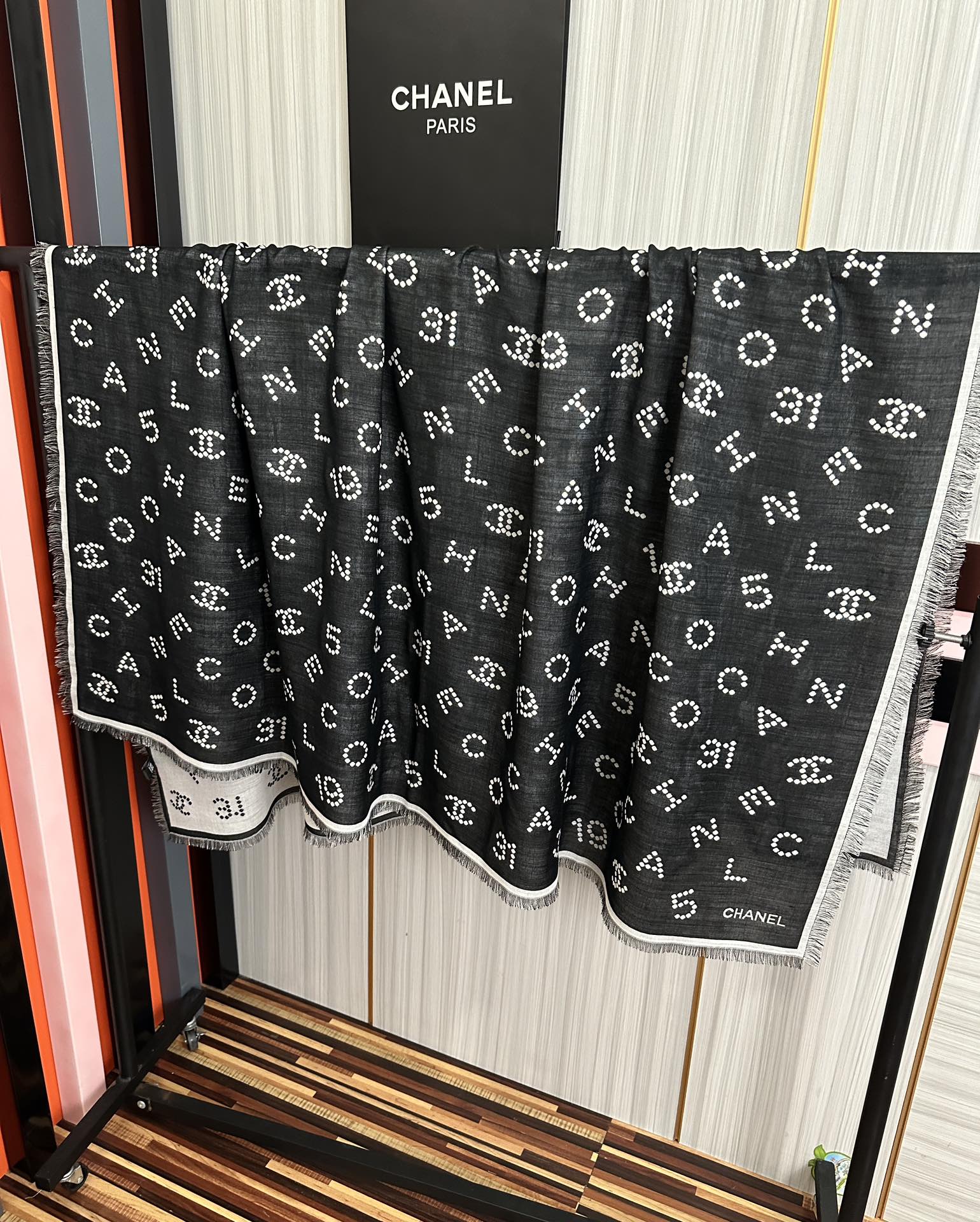 高版本 顶级品质 香奈儿❤️珍珠logo经典茶花优雅Coco风[礼物]Chanel最新丝绒大方巾~气质到