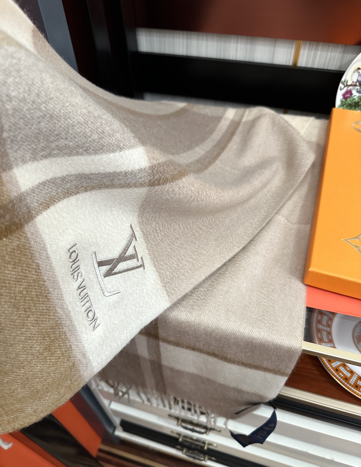 上新。2010 吧宝利 最爆款【采用内蒙古山羊绒】🎉男女士情侣款👫围巾‼️太美了😎让人耳目一新的感觉[色