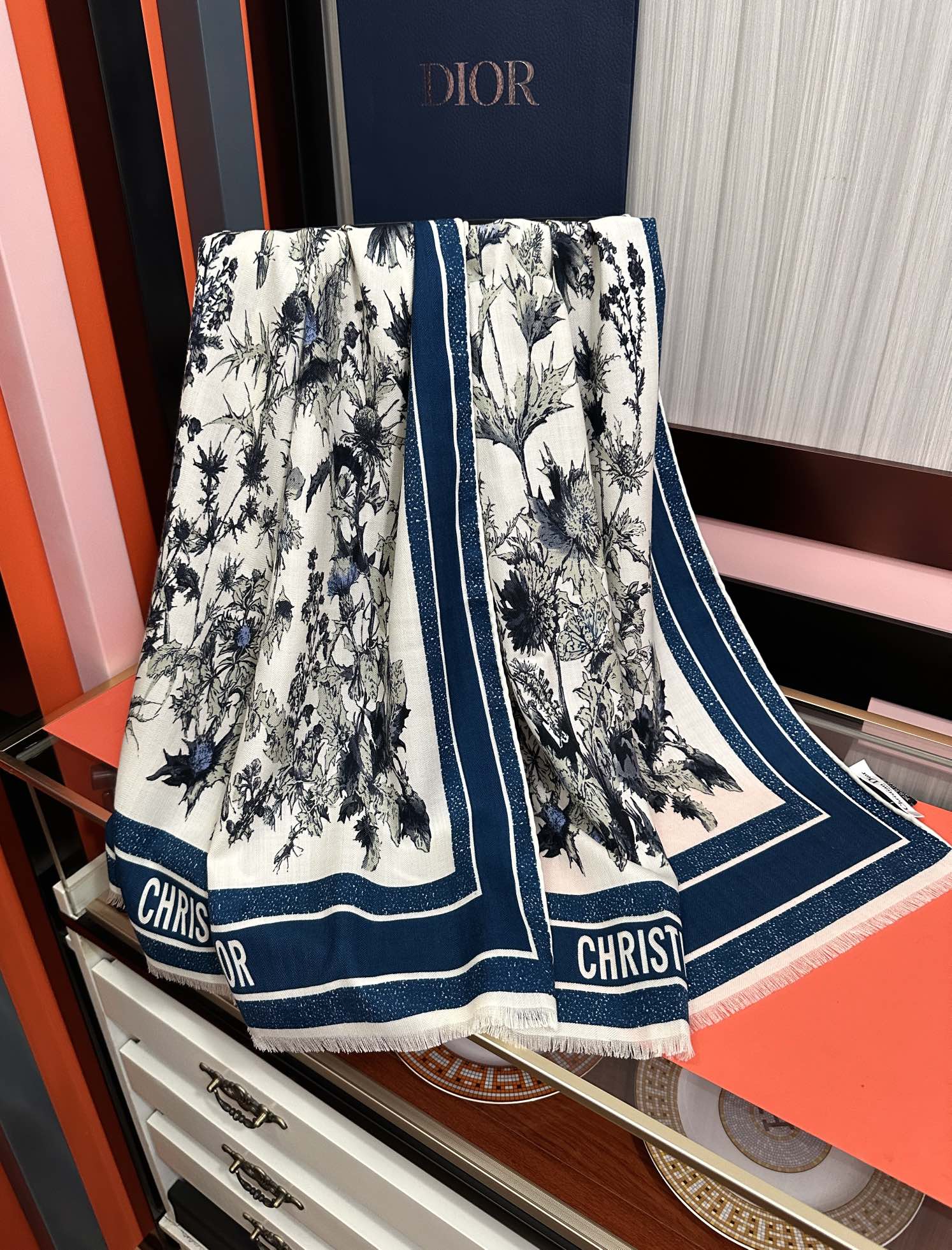 新款 迪奥。双面同色【植物丛林】大自然景象[吃瓜]下手一定要快[嘴唇]四季都可以用[勾引]真心美的让人非