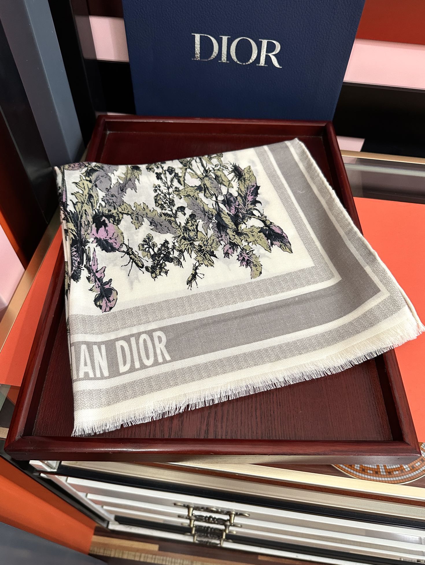 新款 迪奥。双面同色【植物丛林】大自然景象[吃瓜]下手一定要快[嘴唇]四季都可以用[勾引]真心美的让人非