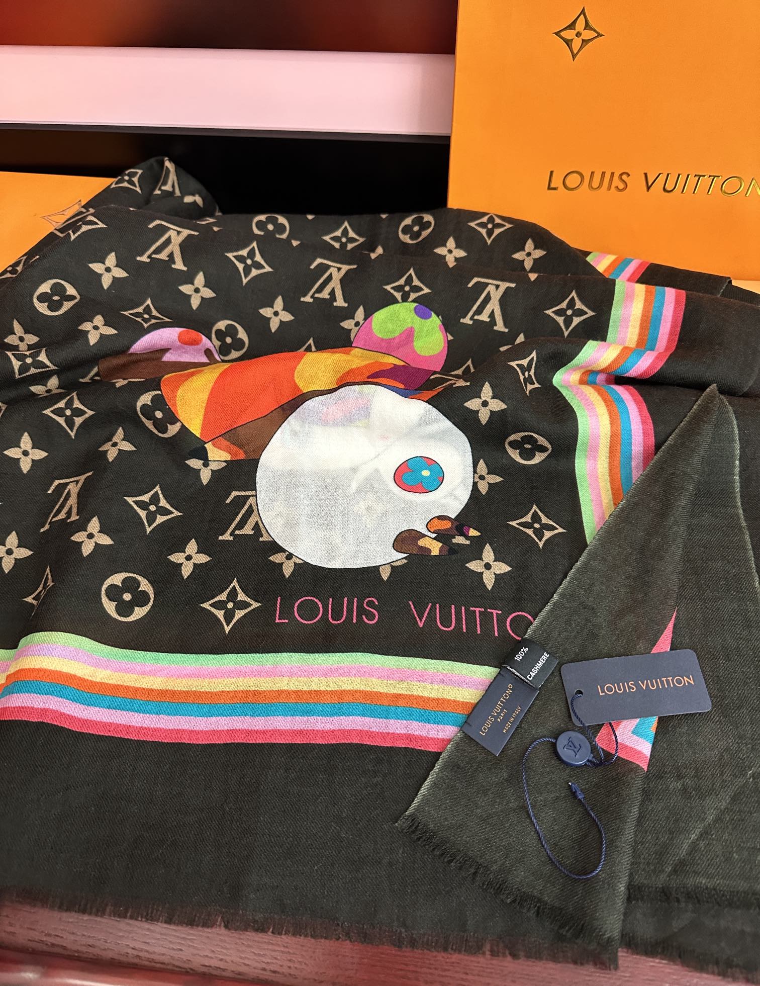 。新款L v 太美了[礼物]今年最流行的款式[得意]真心赞👍😘💍实物真心美 🎀披肩配以印花💓💃🏻无论设计