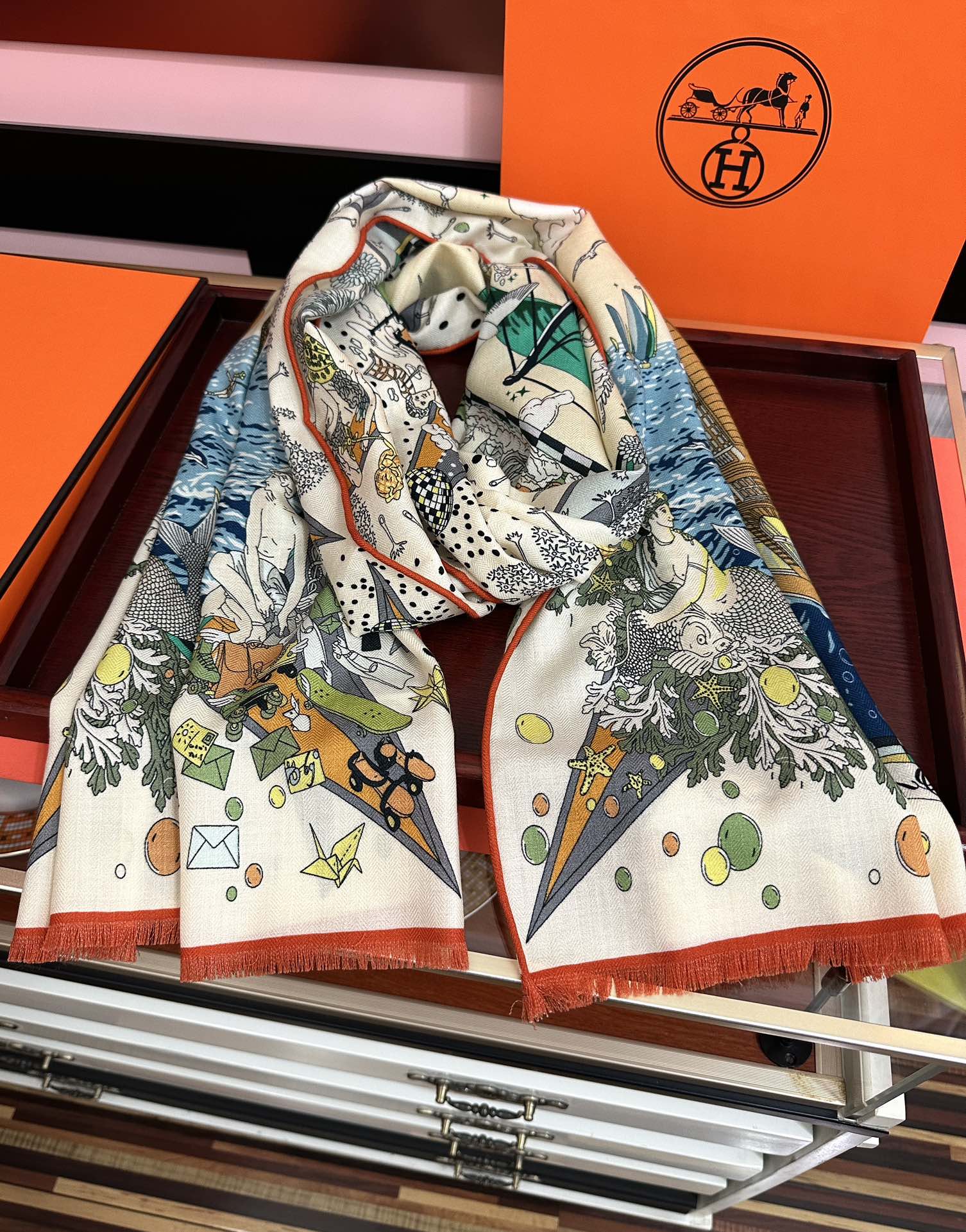 P215🔥 新款爱马仕🔥2040双面同色【一帆风顺】太美了[吃瓜]下手一定要快[嘴唇]四季都可以用[勾引]真心美的让人非常非上身效果简直美翻了 品质非常完美👍整个围巾给人气场的同时又非常精致秀丽💟绝对值得入手的新款💟实物一拿到就会庆幸自己是女人的绝美好货😂 👍尺寸：65x185，材质：羊绒