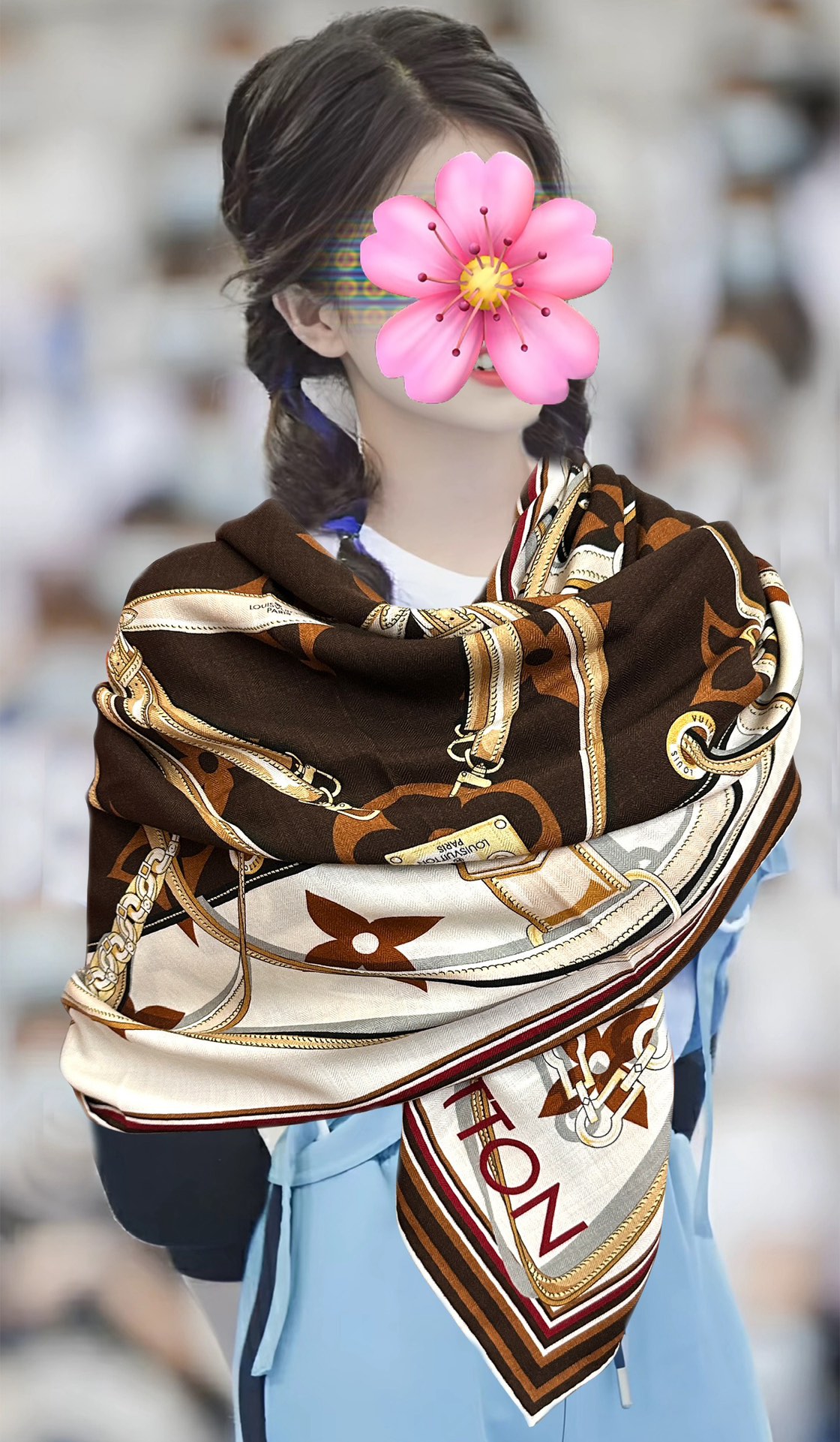 NO:704447,New LV 2025 classic [double-sided same color] classic and elegant [gift] ~ temperament to the core [color] The fabric of the new season is super high-end, really super soft, silky smooth [sun] has strong toughness and will not be easily snagged! This year’s new series ~ I’m really impressed by the design. [Strong] A silk scarf [color] gives you the best match [lips] The upper body effect is simply elegant and elegant [gift] very smart. Layered and elegant texture. [Celebration] Fragrance powder is a must-have [ Hair] The effect on the upper body is really beautiful (it looks better when paired with clothing, shoes and bags) [Beer] The real thing is definitely more beautiful [Strong] [Sun] Size 140x140, material 30 silk cashmere high version scarf, high version scar19860909新款LV 2025经典【双面同色】经典优雅[礼物]~气质到骨子里[色]新一季的面料超高级,真心超级柔软,丝丝顺滑[太阳]韧性很强 不容易被轻易勾丝！今年新出的系列~真的被这样的设计美到[强]一条的丝巾[色]给你最好的搭配[嘴唇]上身效果简直优雅气质到不行[礼物]非常灵动.层次优雅质感.[庆祝]香粉必入[發]上身效果真的不用多说的美(搭配服饰鞋包更有感觉)[啤酒]实物绝对更美[强][太阳]尺寸140x140、材质30真丝丝羊绒高版本围巾,高版本围巾,louis vuitton,real silk,scarf