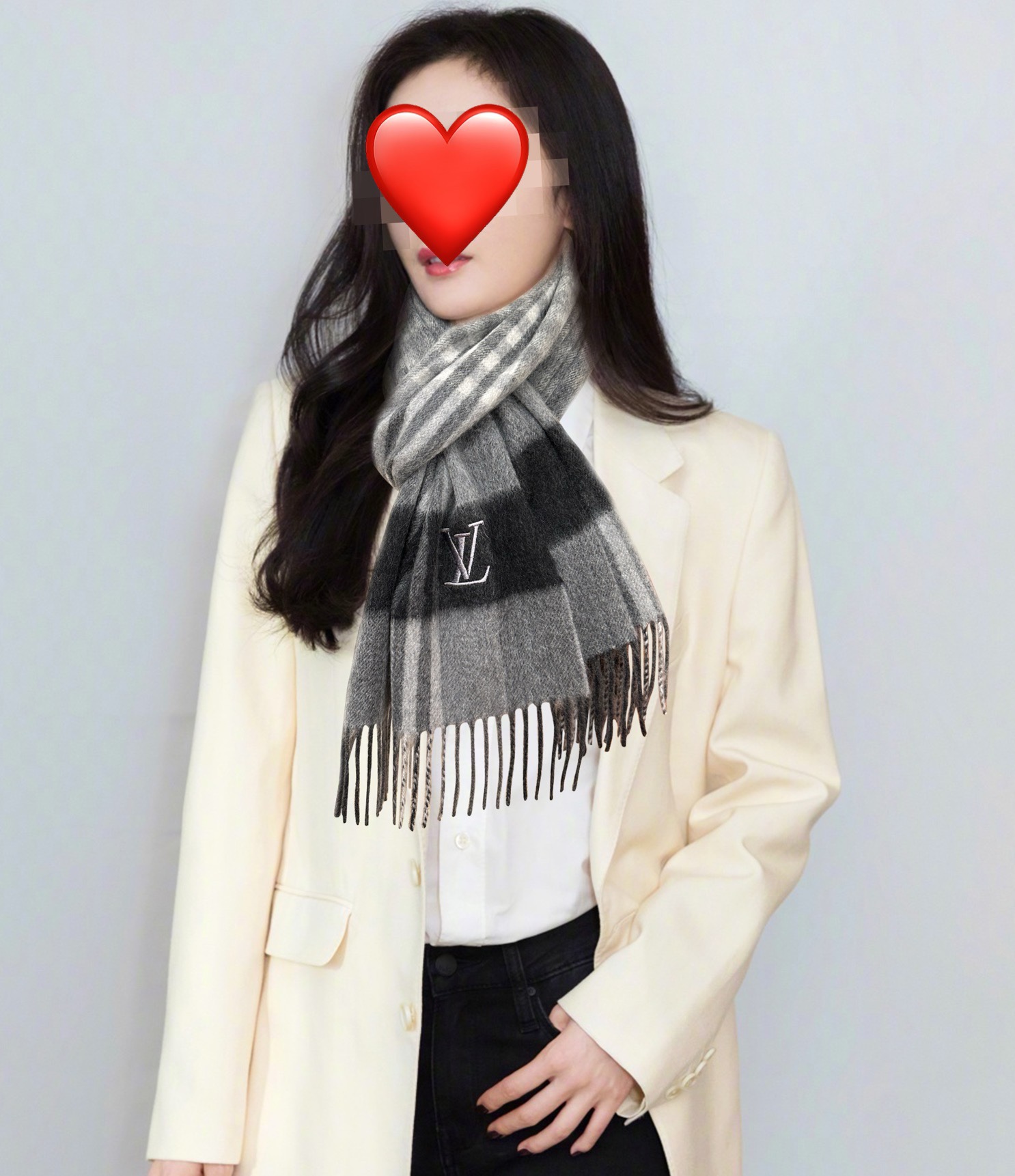 NO:714667,The most popular style of the new L family [made of Inner Mongolia cashmere] couple scarf for men and women is so beautiful and refreshing [color][color][color] It feels soft and comfortable, great and has exquisite logo embroidery, high-end atmosphere, it is a must-have item, hurry up and get it, really good product. Size 30x material cashmere high version scarf, high version scarf, louis vuitton19860909上新L家最爆款【采用内蒙古山羊绒】男女士情侣款围巾太美了让人耳目一新的感觉[色][色][色]手感柔软舒适,棒棒哒加上精美logo刺绣高端大气,值得必备款,赶紧下手,真正好货.尺寸30x材质羊绒高版本围巾,高版本围巾,louis vuitton,scarf