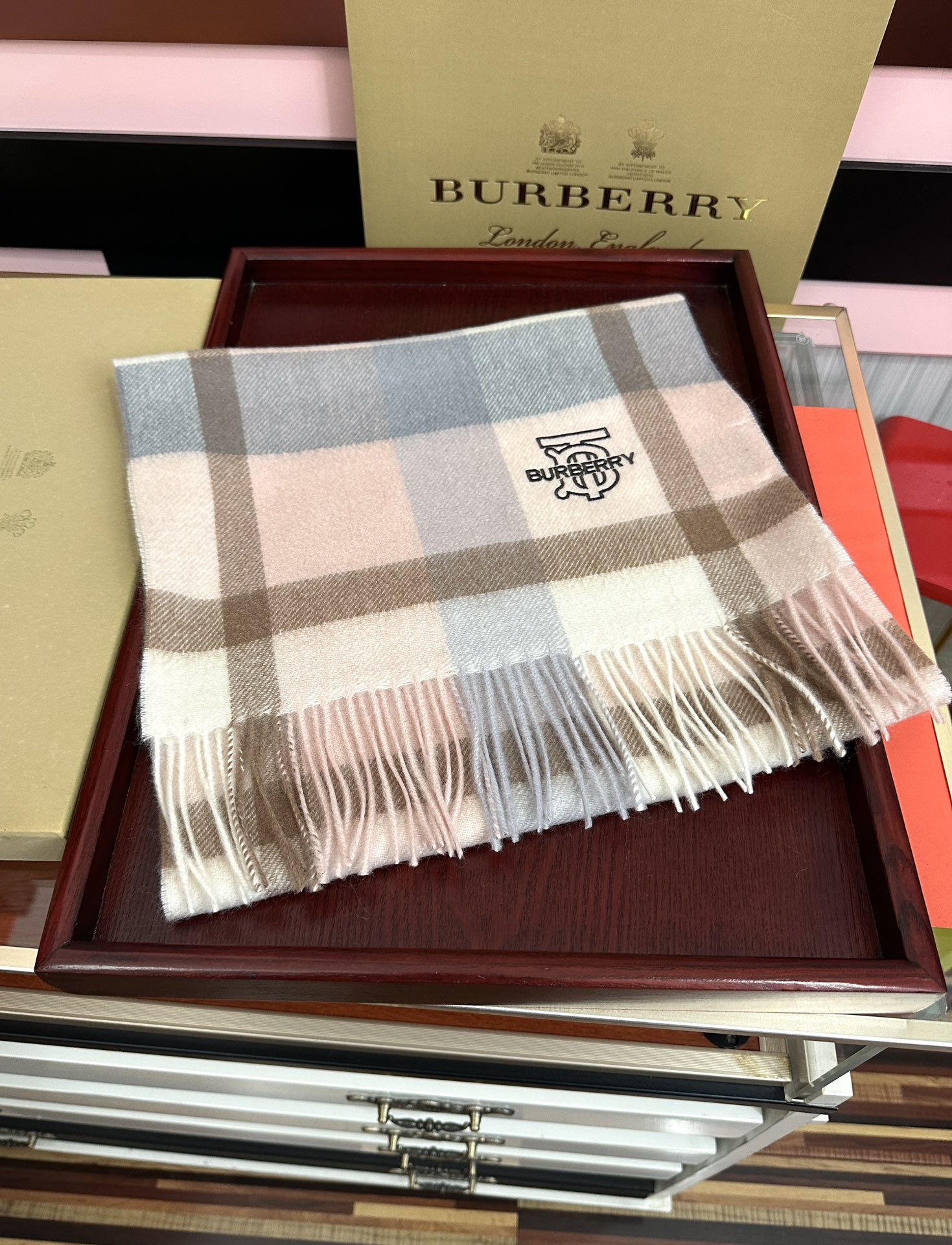 Burberry 125%山羊绒 2025 巴宝莉采用内蒙古 山羊绒 最新款男女通用 重磅推荐 的格子