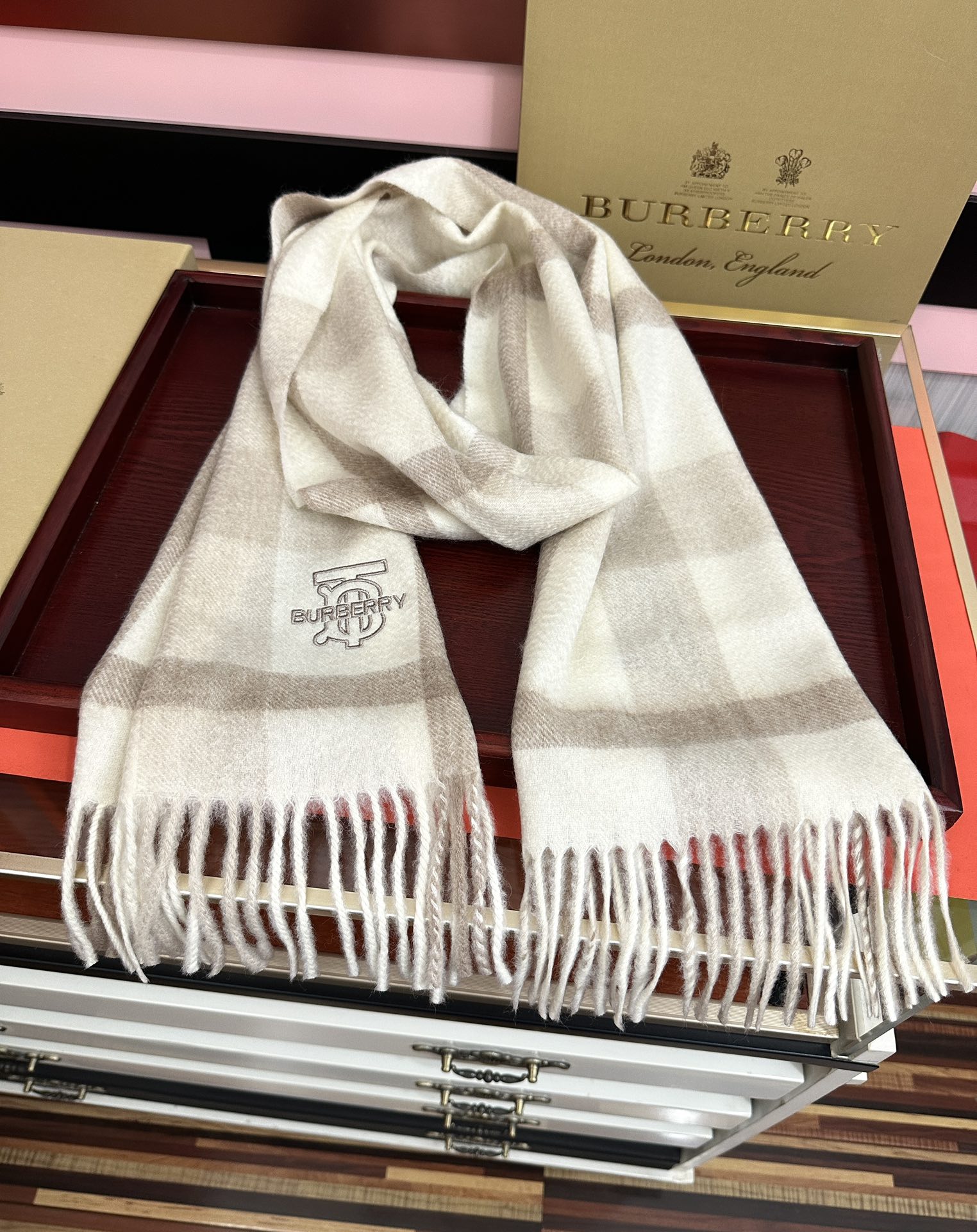 Burberry 125%山羊绒 2025 巴宝莉采用内蒙古 山羊绒 最新款男女通用 重磅推荐 的格子