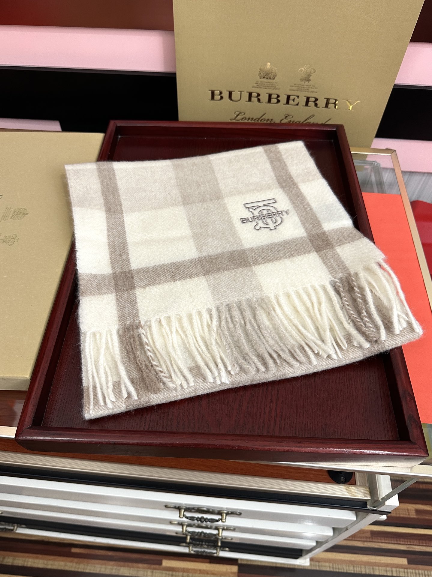 Burberry 125%山羊绒 2025 巴宝莉采用内蒙古 山羊绒 最新款男女通用 重磅推荐 的格子