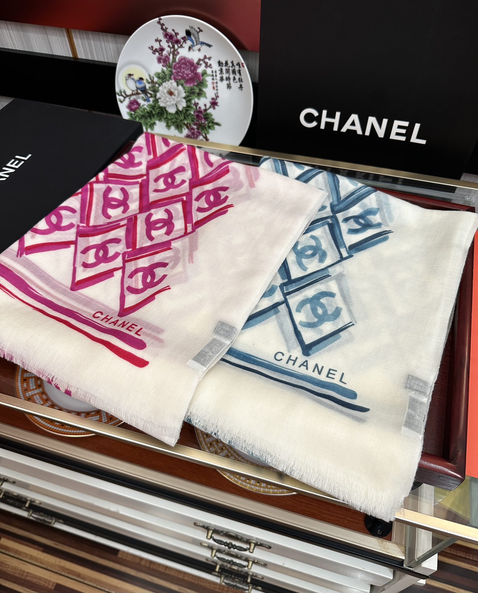 Chanel 小香2025最新款 真心赞 【双c羊绒长巾】 实物真心美 细节都可见 高端 VI 绝对值得入手 尺寸：100x200cm