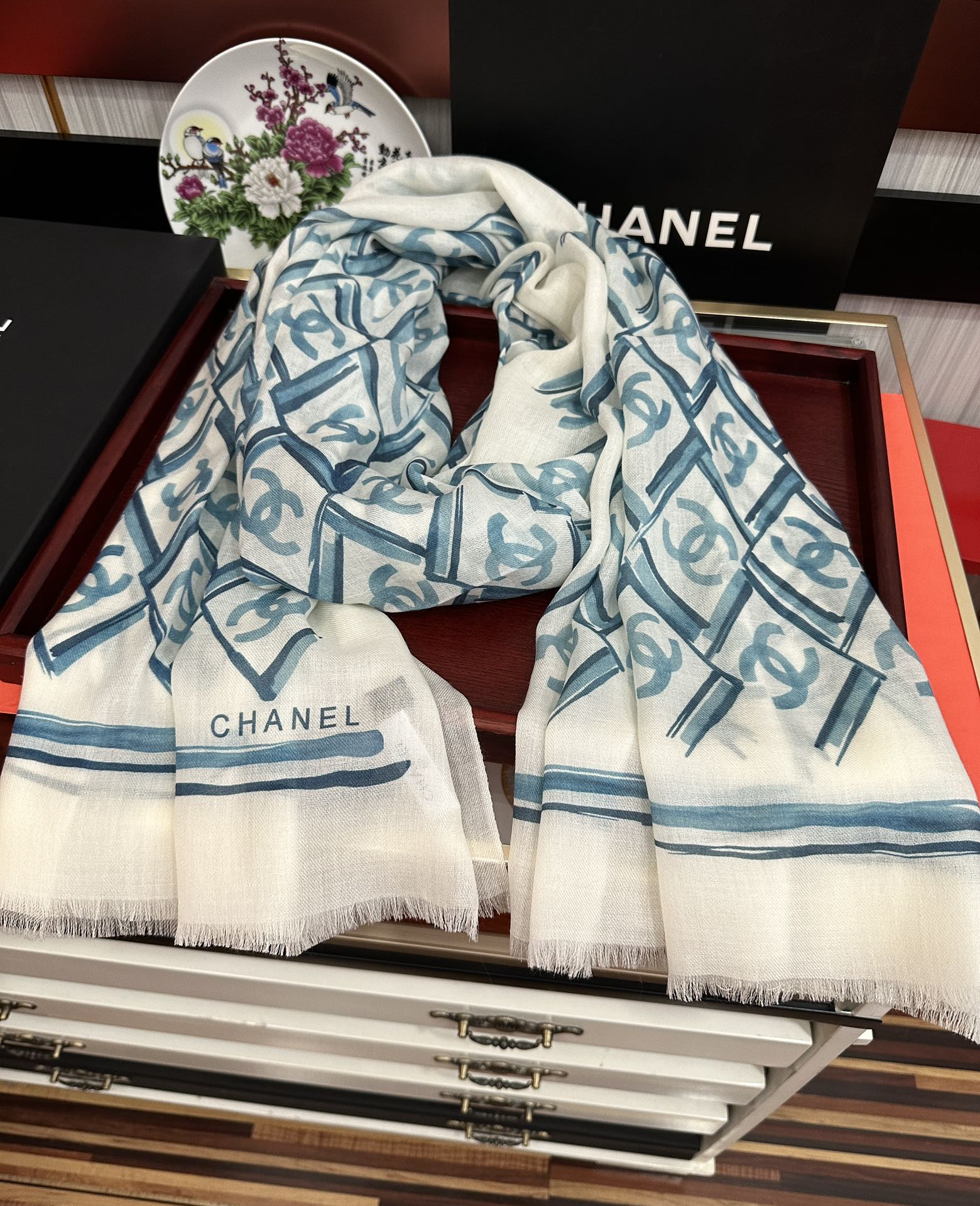 Chanel 小香2025最新款 真心赞 【双c羊绒长巾】 实物真心美 细节都可见 高端 VI 绝对值得入手 尺寸：100x200cm