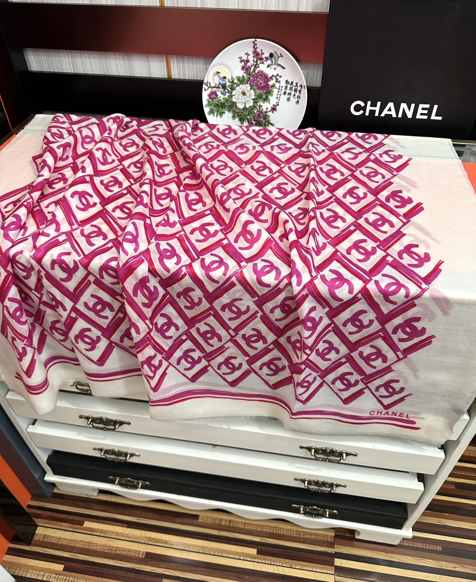 Chanel 小香2025最新款 真心赞 【双c羊绒长巾】 实物真心美 细节都可见 高端 VI 绝对值得入手 尺寸：100x200cm