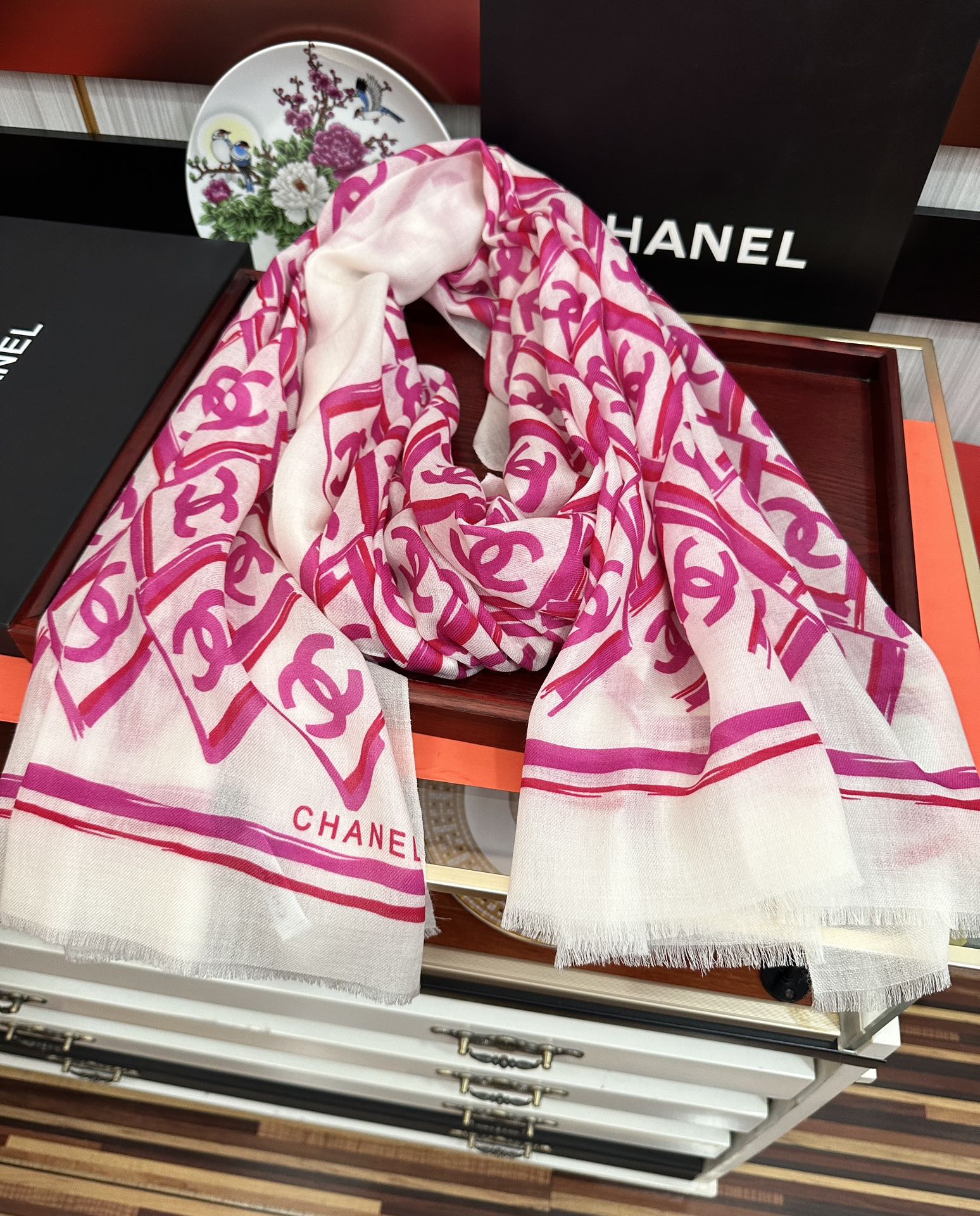 Chanel 小香2025最新款 真心赞 【双c羊绒长巾】 实物真心美 细节都可见 高端 VI 绝对值得入手 尺寸：100x200cm