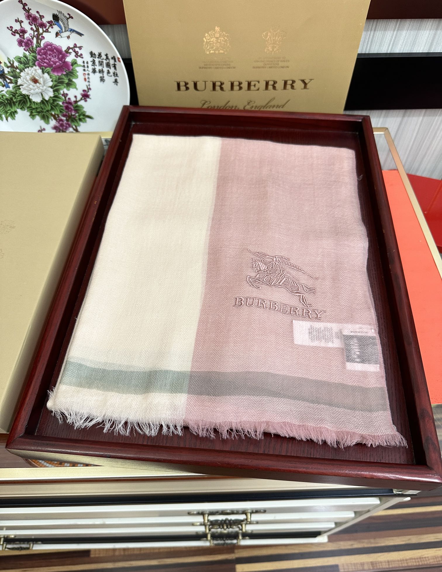 Burberry 上新 2050 巴宝莉 重磅推荐 火爆N年的格子 人人都喜欢 时潮人都有好几条巴家围巾放在衣橱