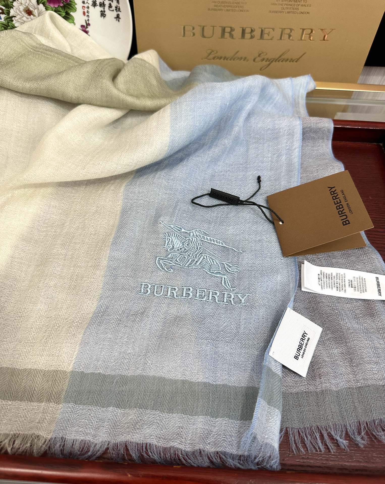 Burberry 上新 2050 巴宝莉 重磅推荐 火爆N年的格子 人人都喜欢 时潮人都有好几条巴家围巾放在衣橱