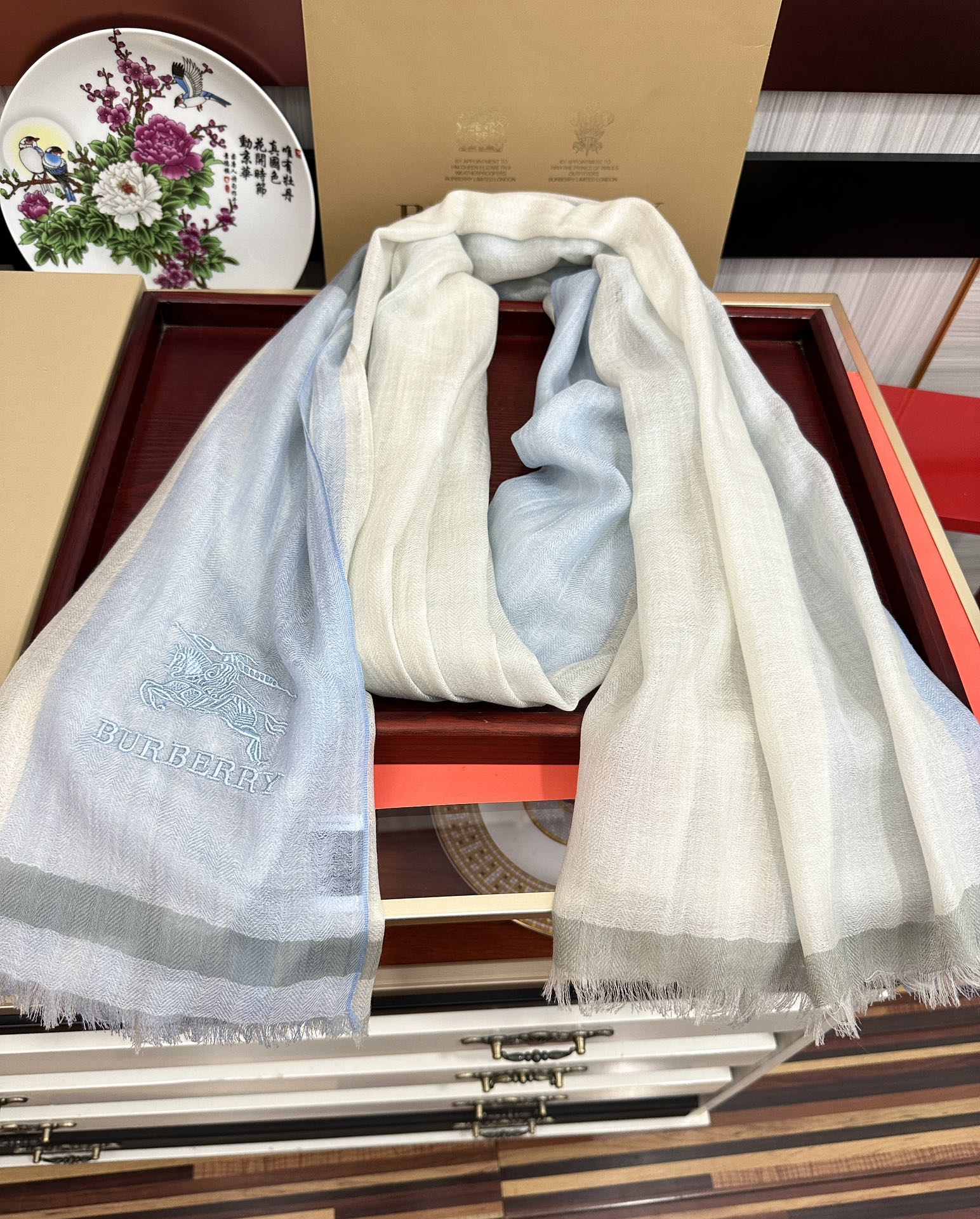 Burberry 上新 2050 巴宝莉 重磅推荐 火爆N年的格子 人人都喜欢 时潮人都有好几条巴家围巾放在衣橱
