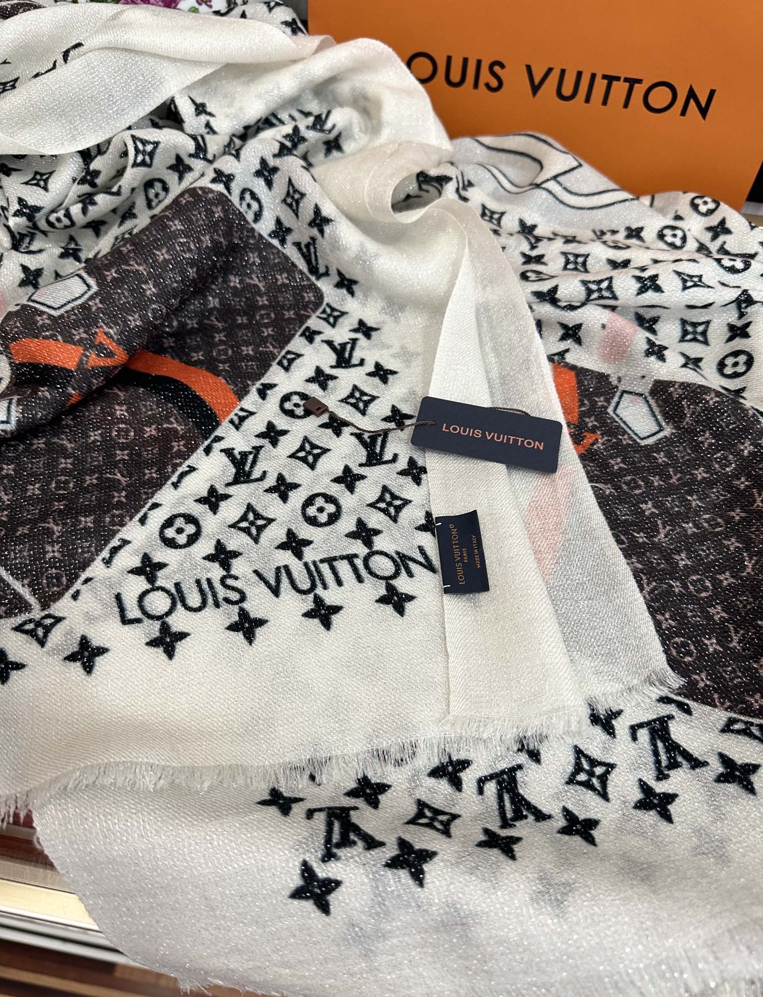 Unknown V 银丝2025 最新款 设计太美了