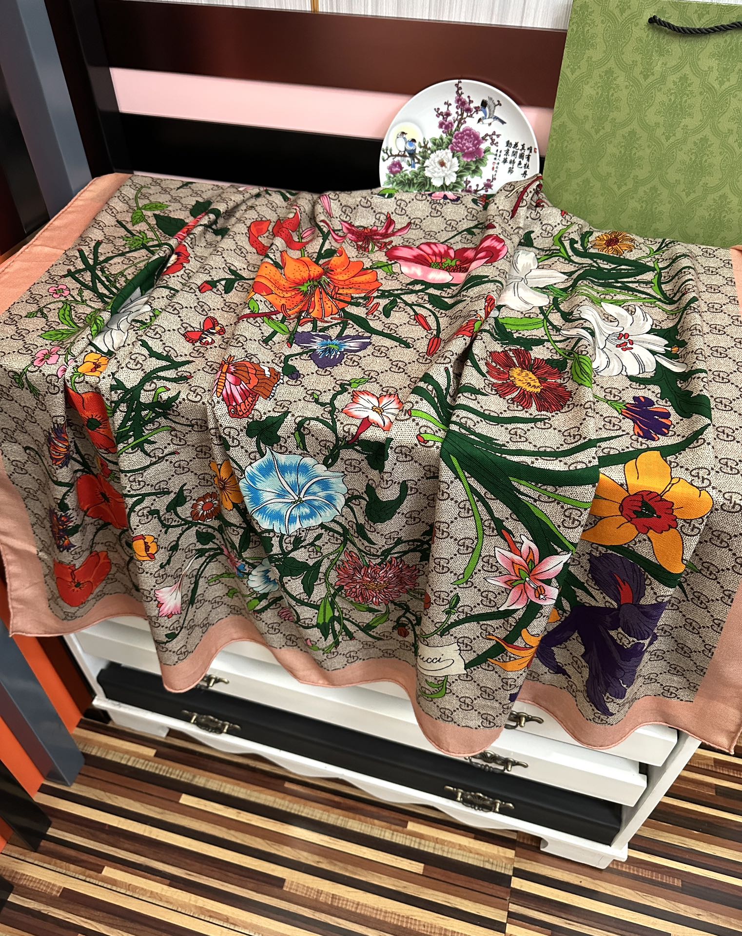 Gucci 古奇 【GG图案花朵双面同色】永远流行 ~新一季的面料超高级 真心 柔软