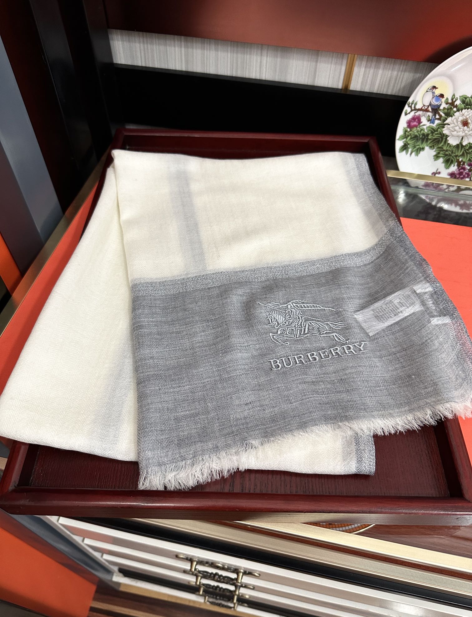 Burberry 上新 2050 巴宝莉 重磅推荐 火爆N年的格子 人人都喜欢 时潮人都有好几条巴家围巾放在衣橱