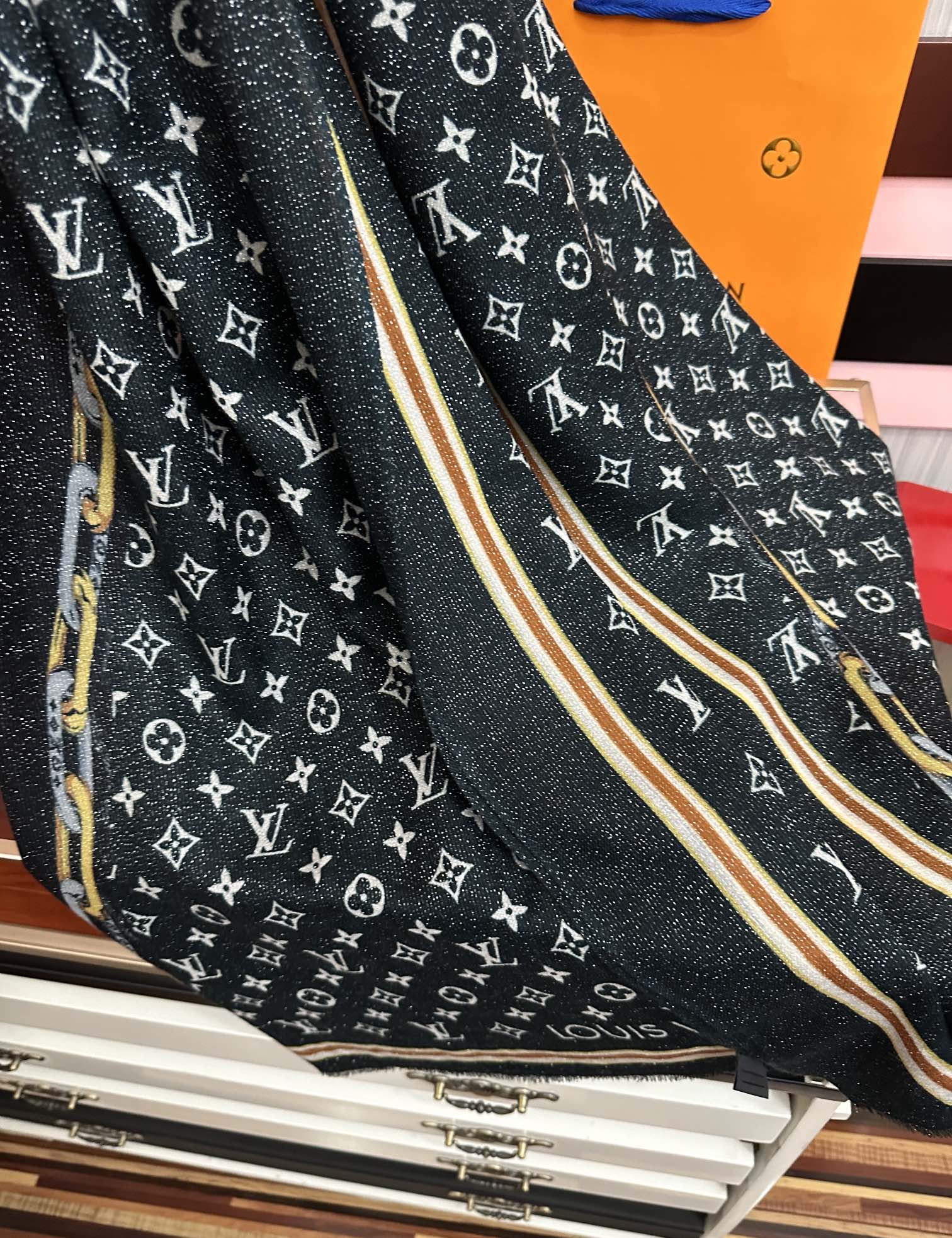 Unknown 上新Lv银丝2025 最新款 闪闪发光 设计太美了