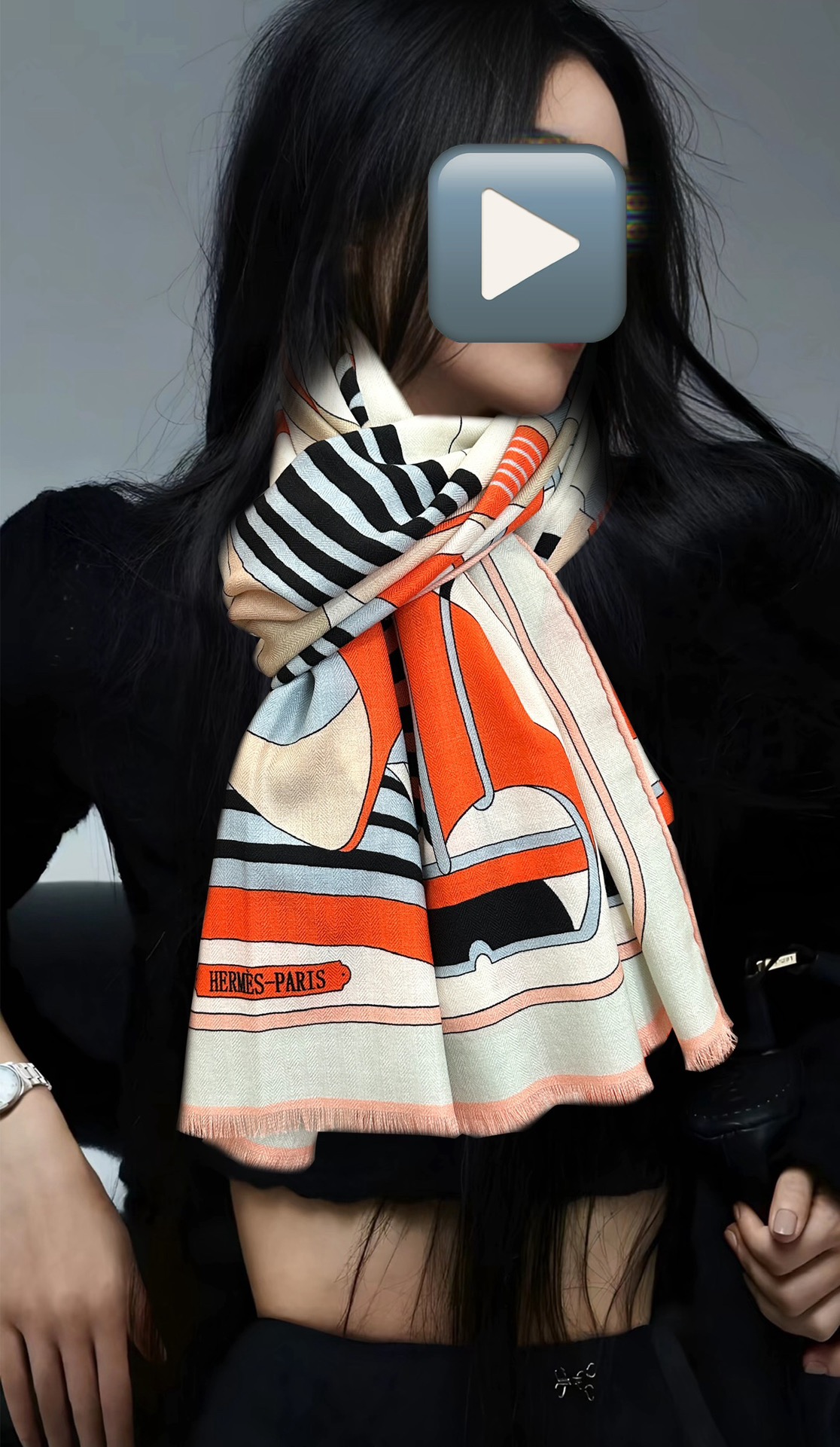 Hermès 新款 爱马仕 ZG同步2025【双面同色】太美了 下手一定要快 四季都可以用 真心美的让人非常非上身效果简直美翻了 品质非常完美 整个围巾给人气场的同时又非常 秀丽 绝对值得入手的新款 实物一拿到就会庆幸自己是女人的绝美好货 尺寸：65x185