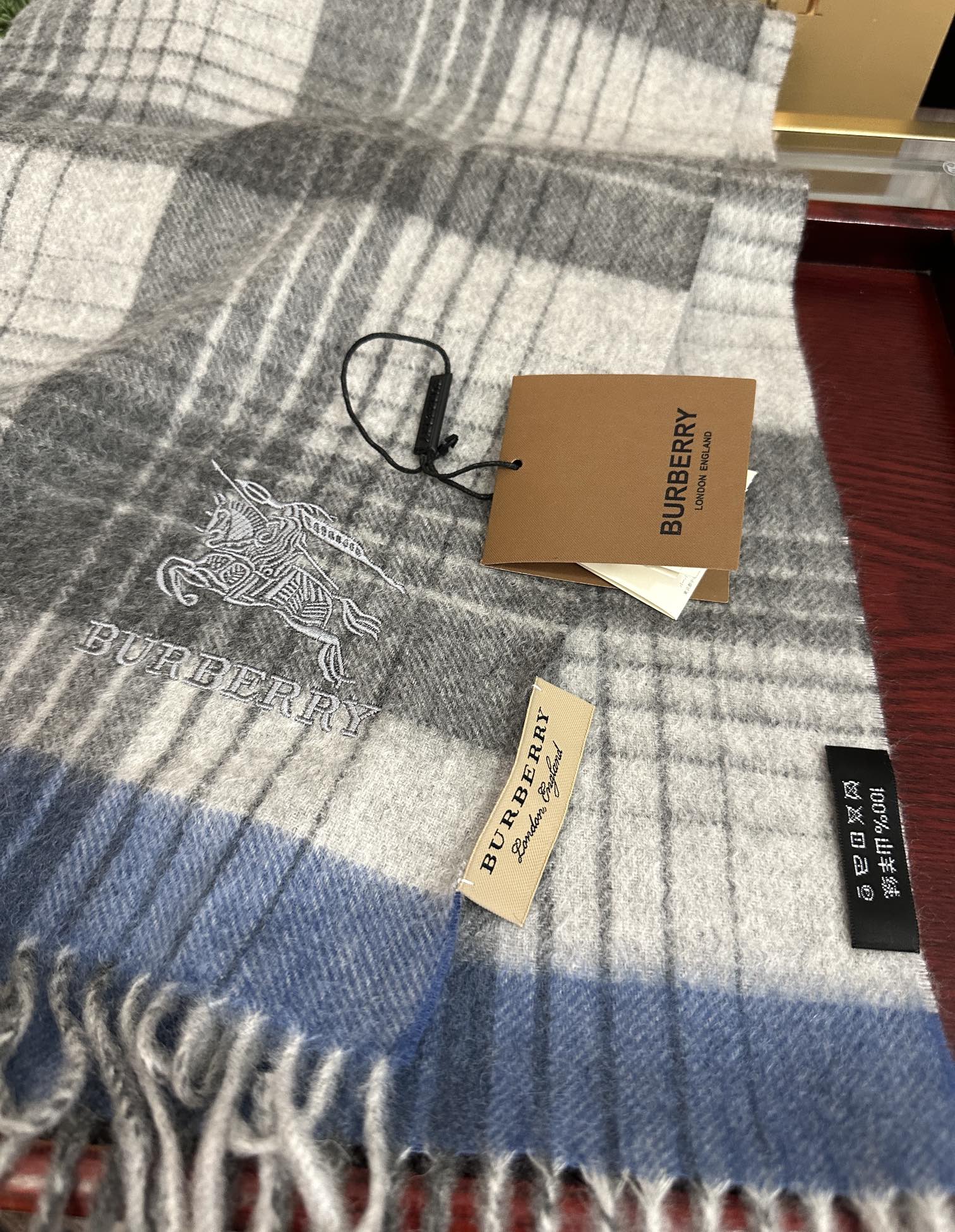 Burberry 新款 125%山羊绒 巴宝莉采用内蒙古 山羊绒 最新款男女通用 重磅推荐 的格子